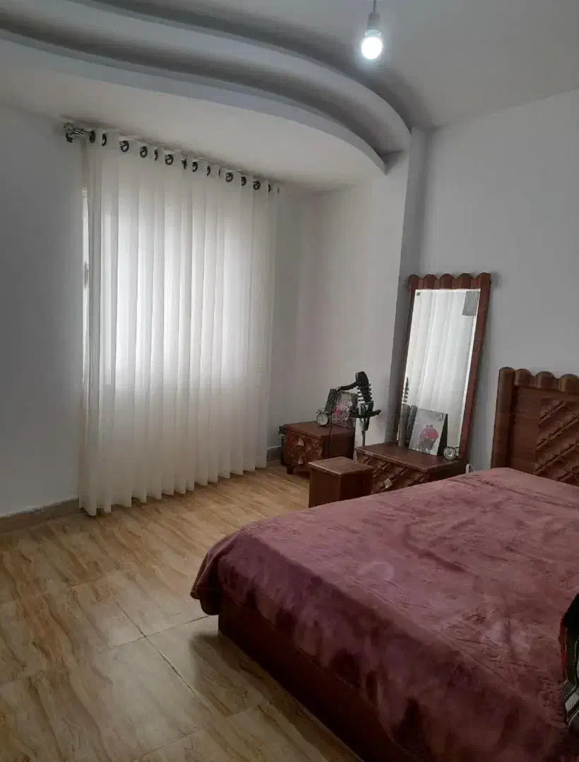 شرق مرزداران/۱۲۰متر/حیاط اختصاصی/مسکونی