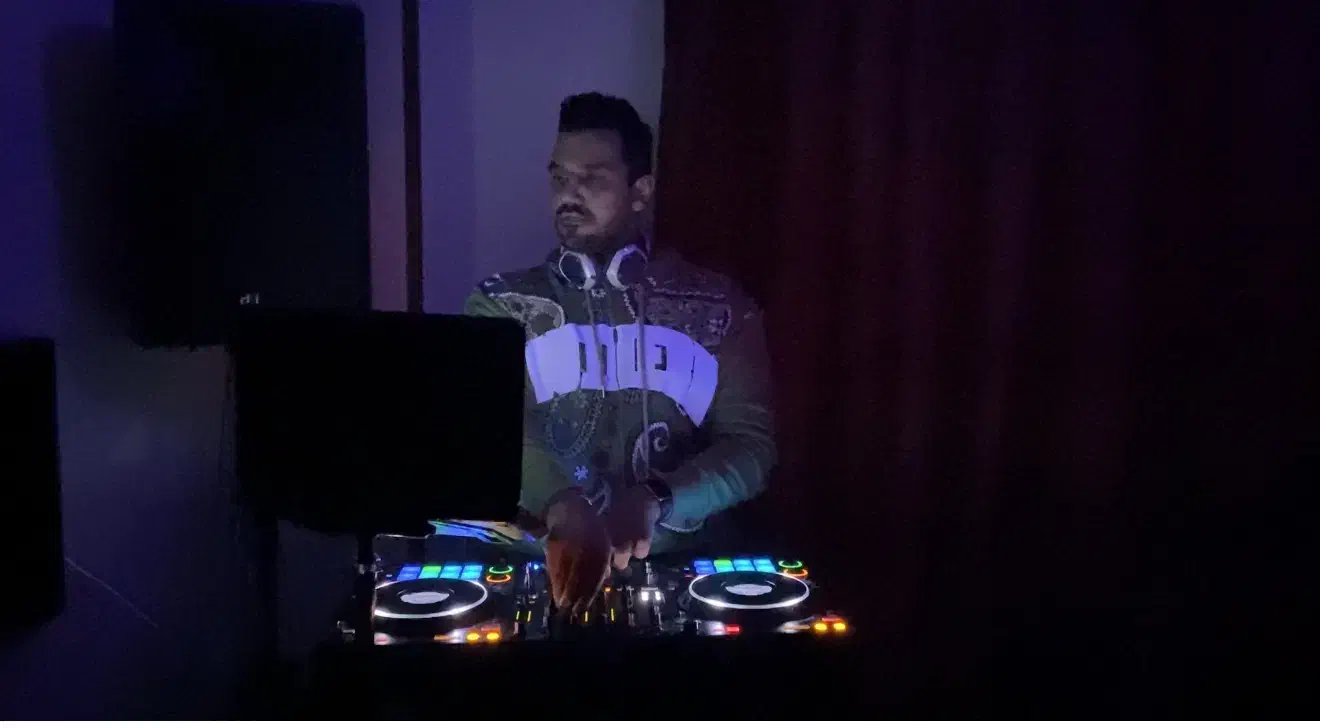 Dj اجرا با بهترین دستگاه دستگاه پایونیر DDj1000|خدمات پذیرایی، مراسم|تهران, سیمای ایران|دیوار