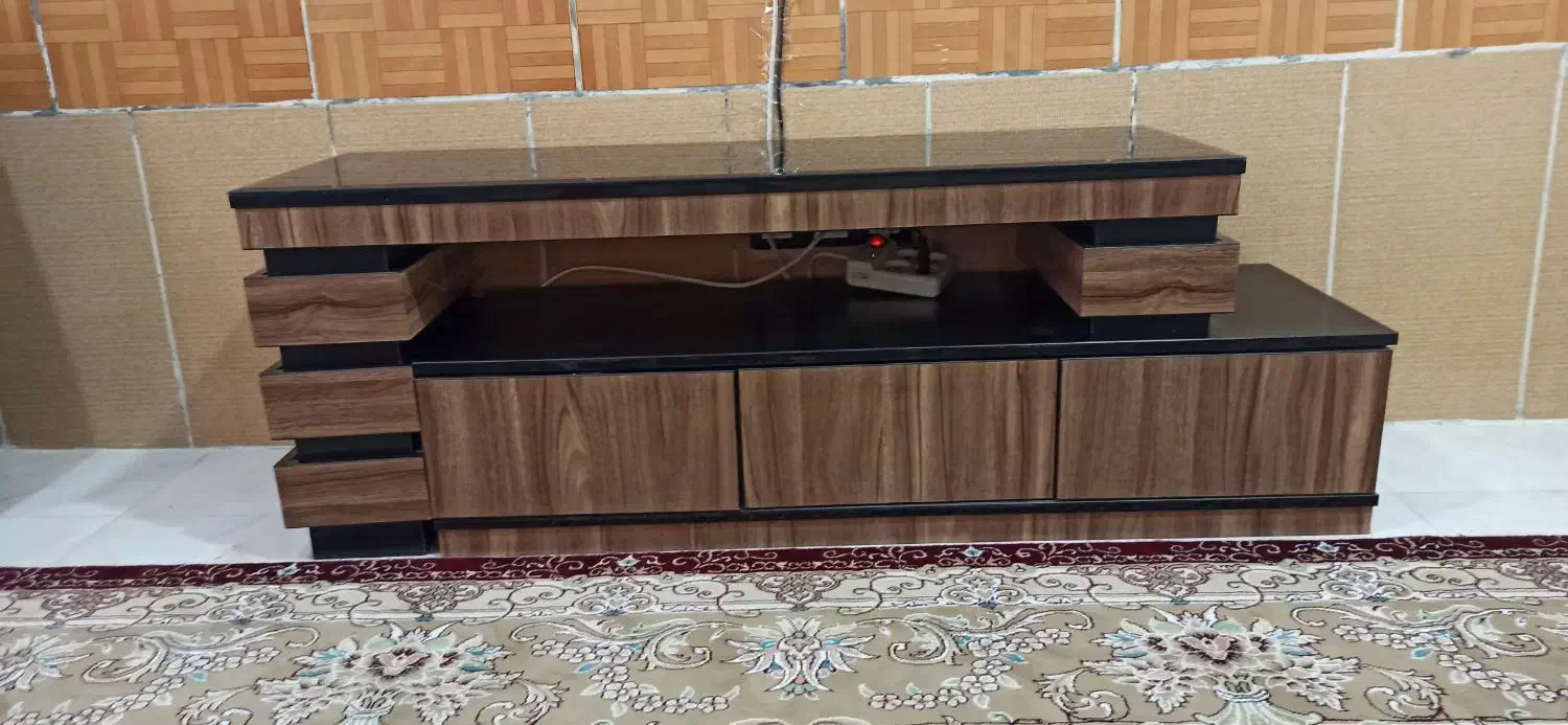 زیرتلویزیون درحد نوسالم وتمیز|میز تلویزیون|جم, |دیوار