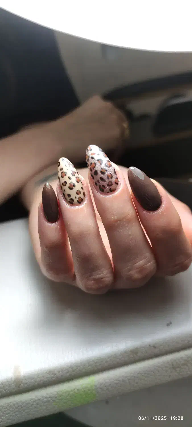 خدمات کاشت و طراحی ناخن|خدمات آرایشگری و زیبایی|اصفهان, الهیه|دیوار