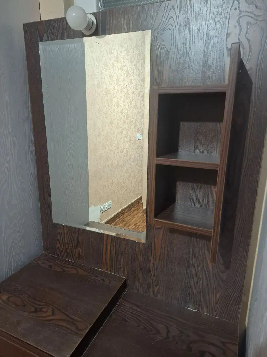 حراج میز آرایش سالم چوب ایزوفام|مبلمان خانگی و میز عسلی|قزوین, |دیوار