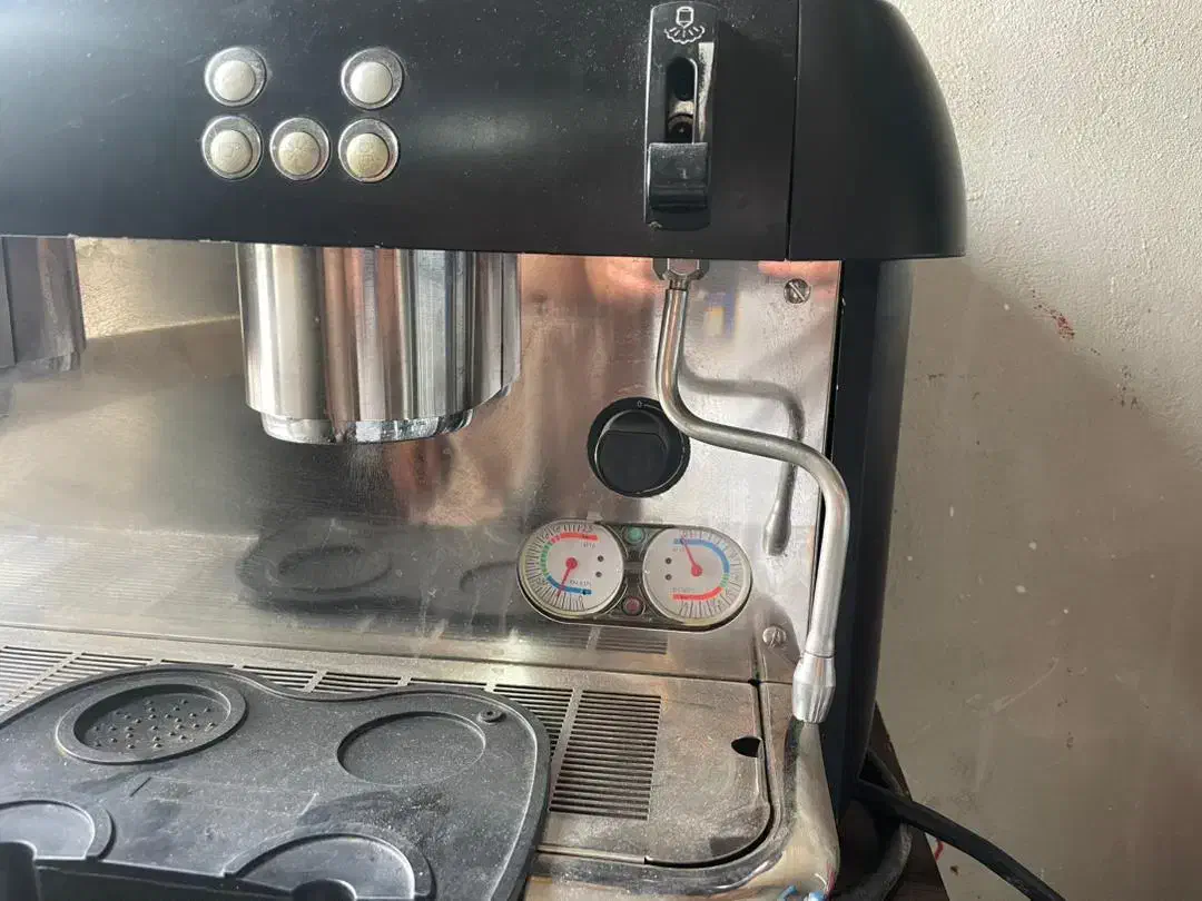 فروش یک دستگاه قهوه ساز صنعتی و یک  آسیاب صنعتی|کافی‌شاپ و رستوران|کرمان, |دیوار