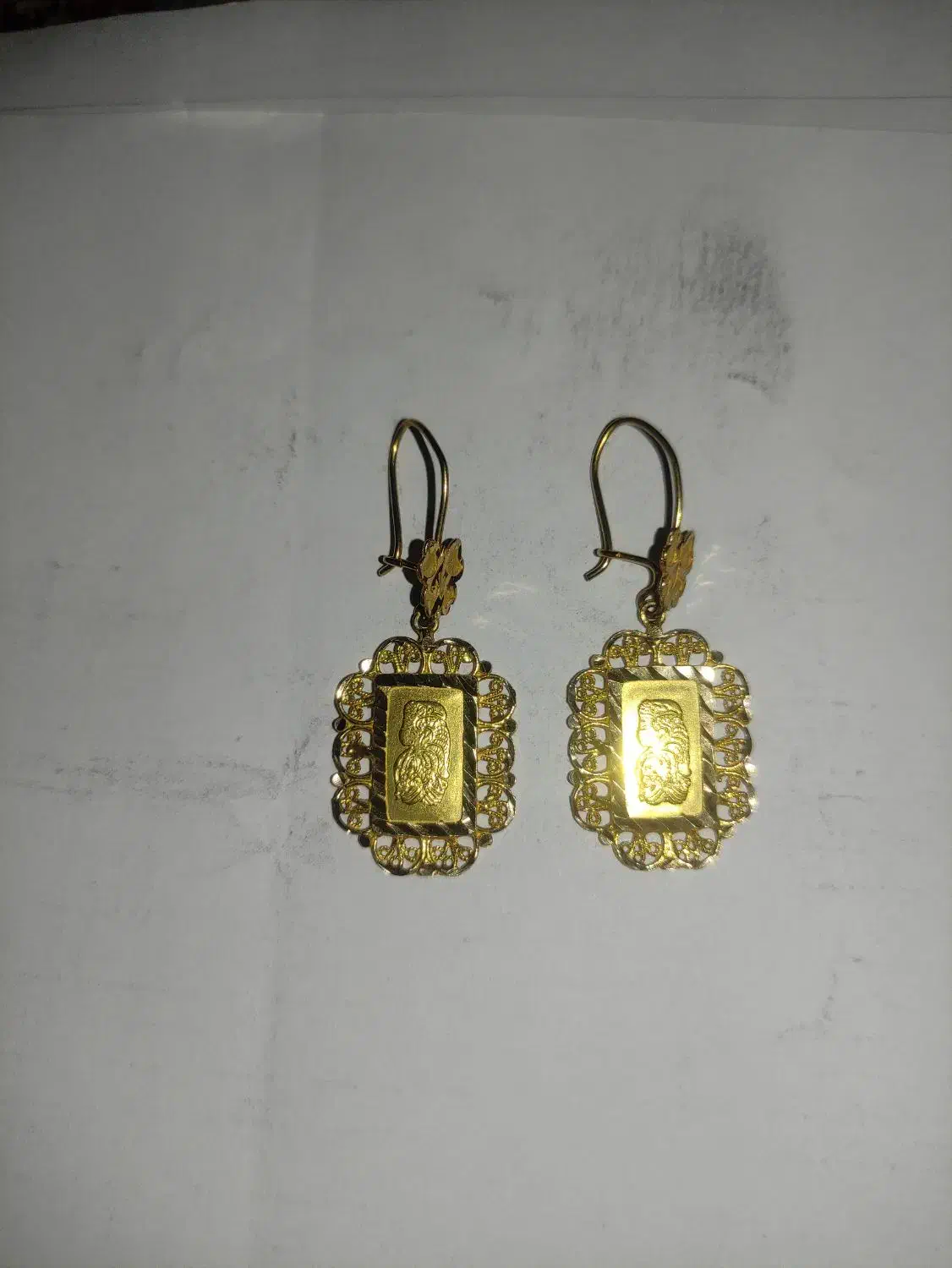 گوشوار و گلوبند و سوزن کتیبه ای|جواهرات|یاسوج, |دیوار