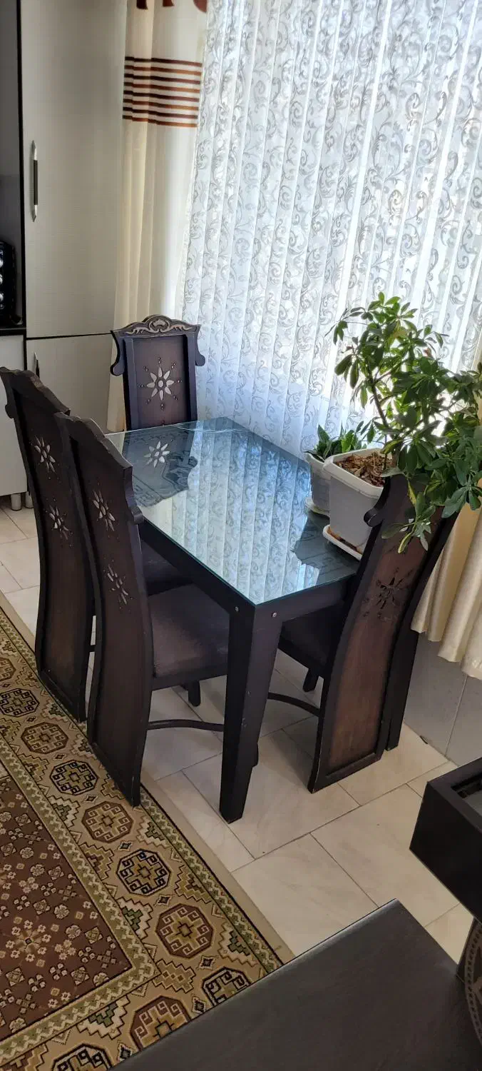 یک عدد میز غذا خوری ۴نفر سالم|میز و صندلی غذاخوری|ازنا, |دیوار