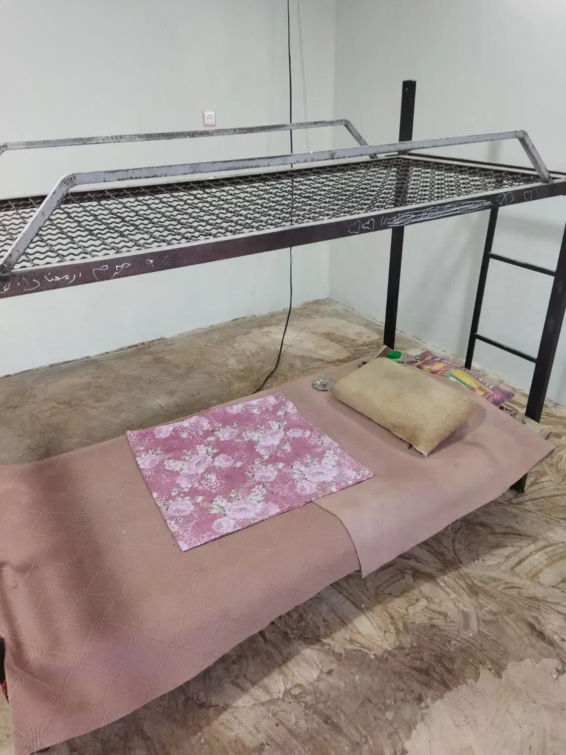 تخت دو طبقه|تخت و سرویس خواب|خوی, |دیوار