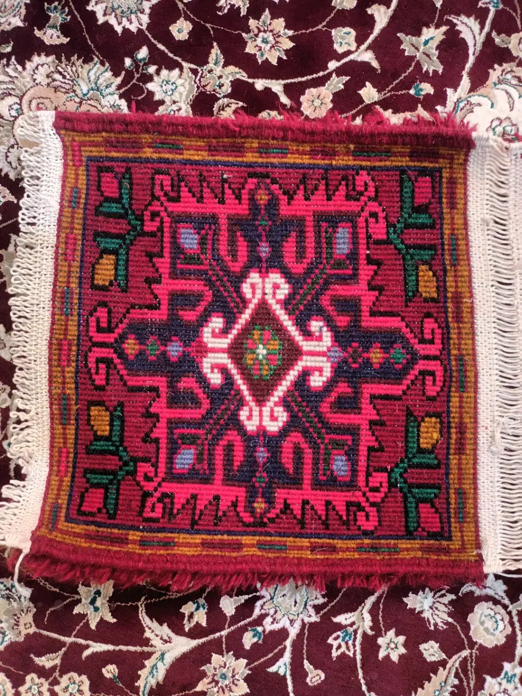 فرش صندل اوستی|فرش|اهر, |دیوار