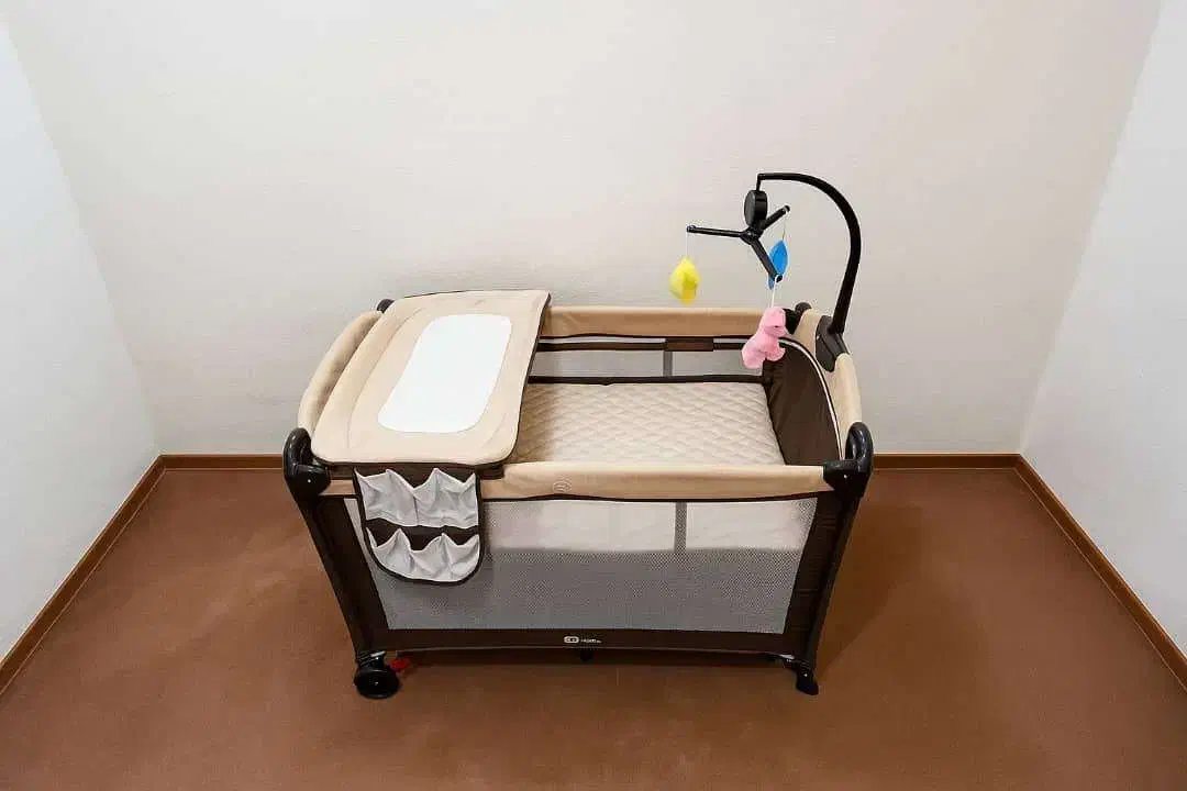 تخت پارک نوزادی|تخت و صندلی بچه|شاهین‌شهر, فردوسی|دیوار