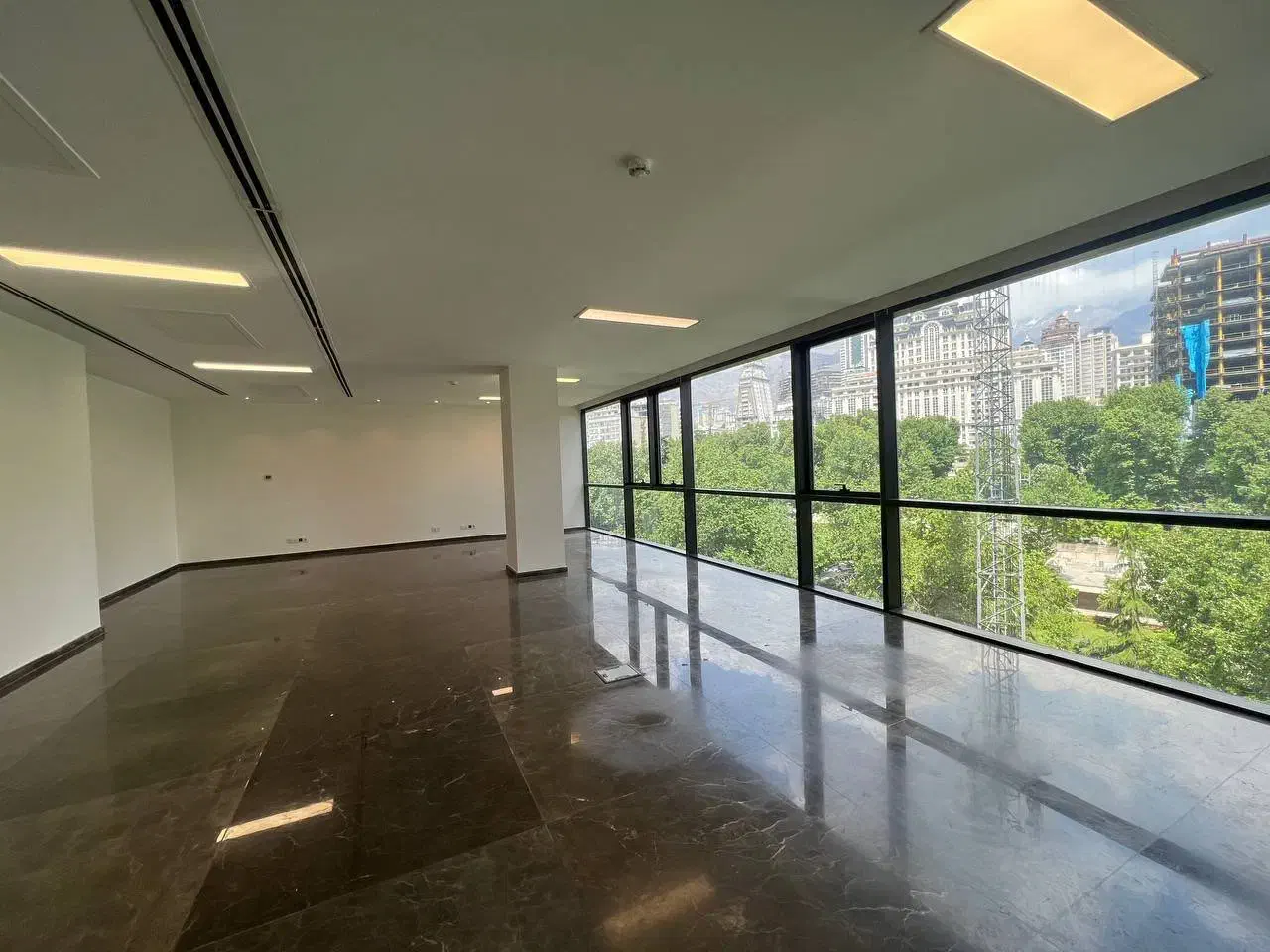 ۱۸۵ متر سوپر لوکس/ لابی مجلل/ روف|اجارهٔ دفتر کار، اتاق اداری، مطب|تهران, زعفرانیه|دیوار