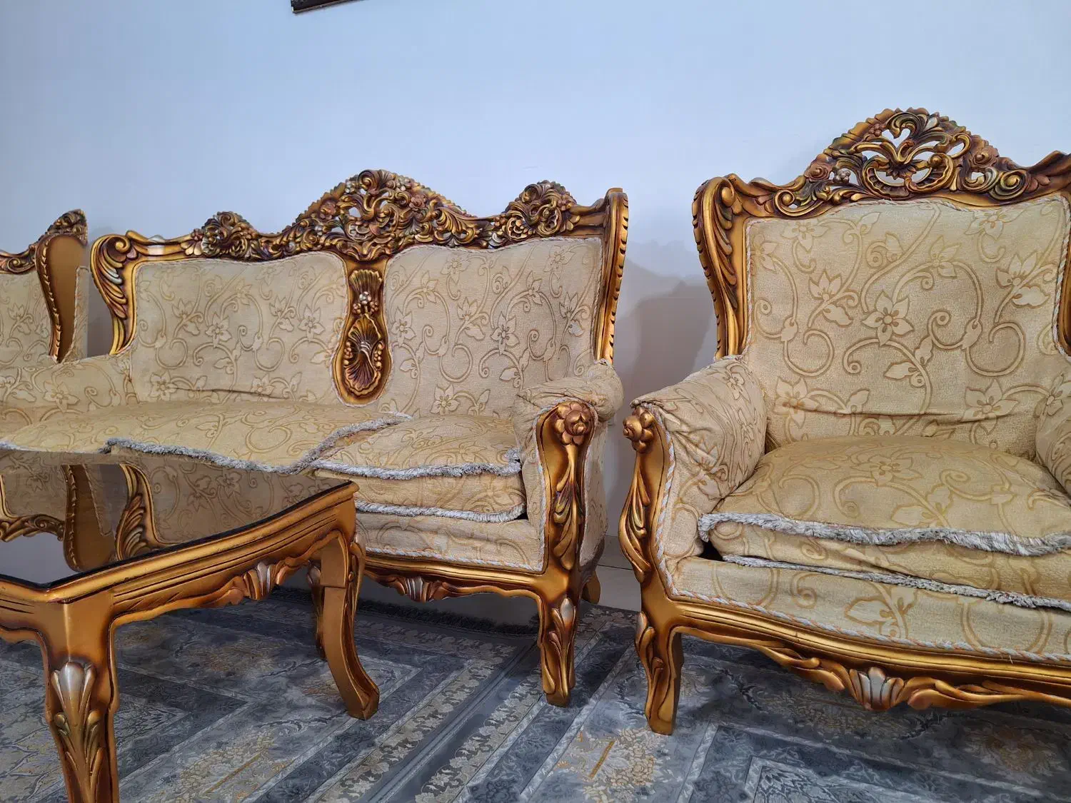 مبل سلطنتی ۸نفره تمیز|مبلمان خانگی و میز عسلی|قم, زنبیل آباد|دیوار