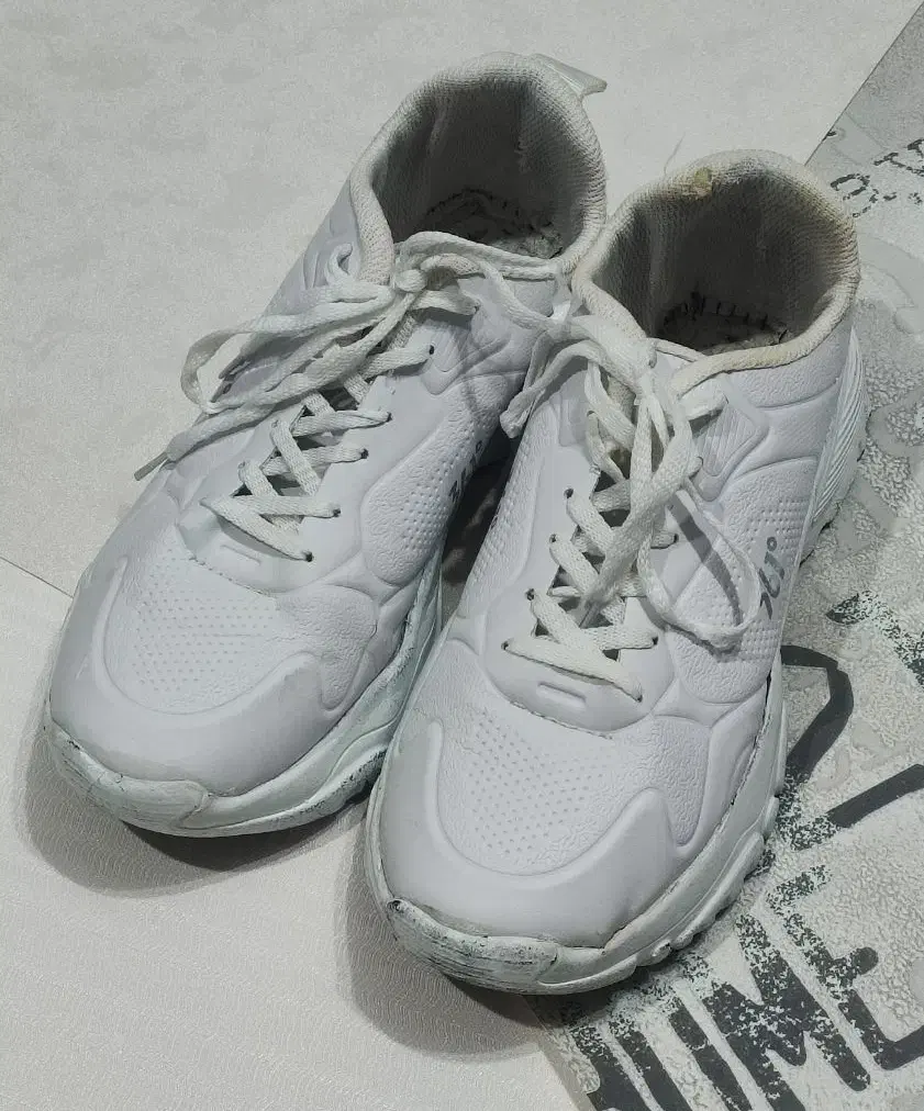 سه جفت کفش اسپرت|کیف، کفش، کمربند|بهبهان, |دیوار