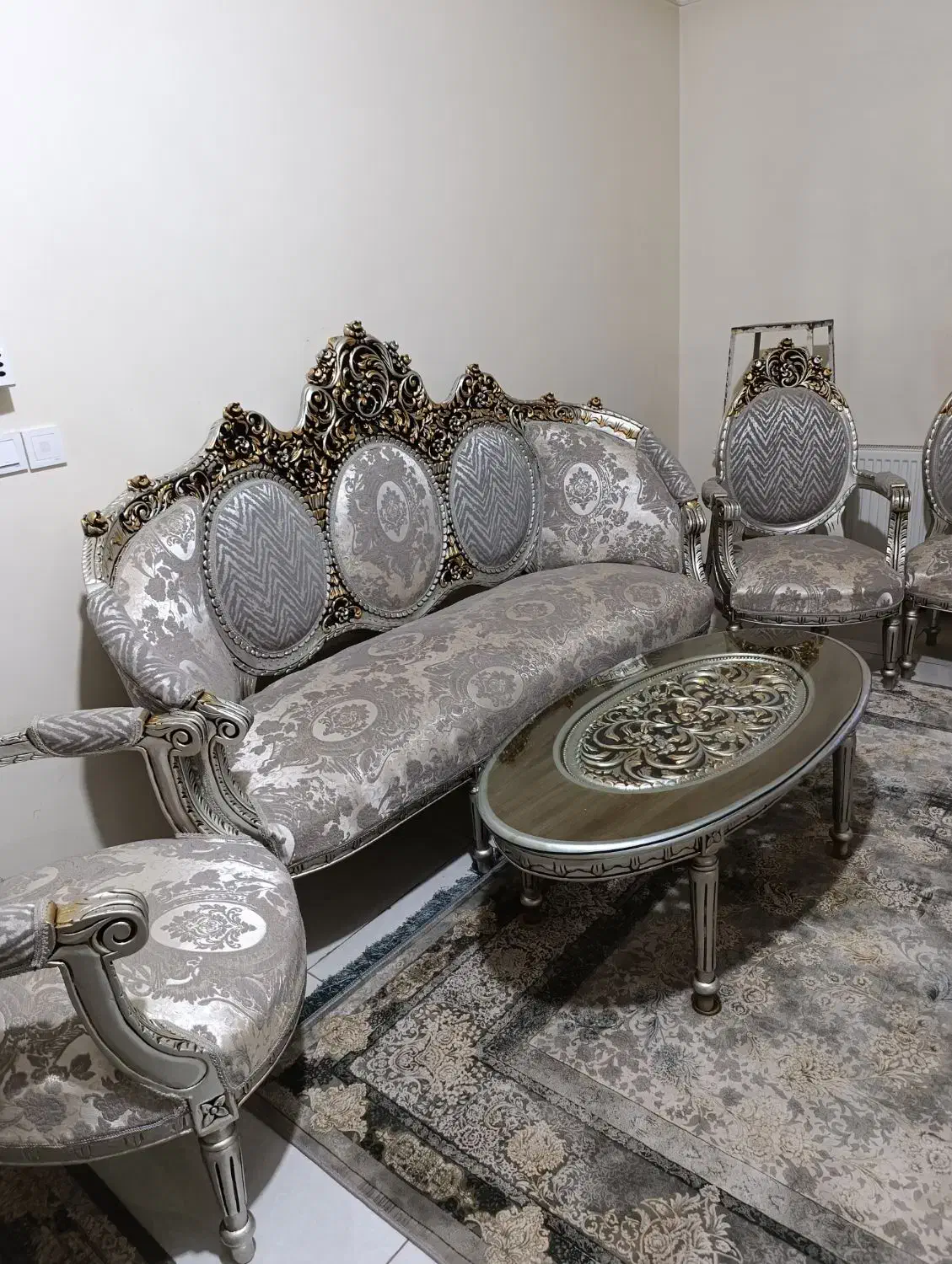 مبل سلطنتی ۹ نفره در حد نو|مبلمان خانگی و میز عسلی|تهران, والفجر (افسریه)|دیوار