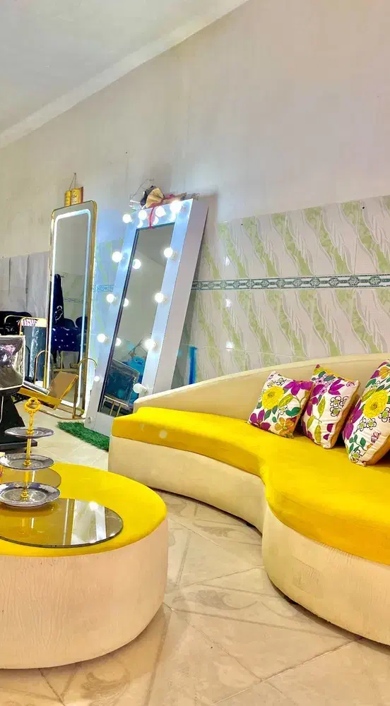 تمامی وسایل آرایشگاه در حد نو به فروش می رسد .|آرایشگاه و سالن‌های زیبایی|شاهین دژ, |دیوار