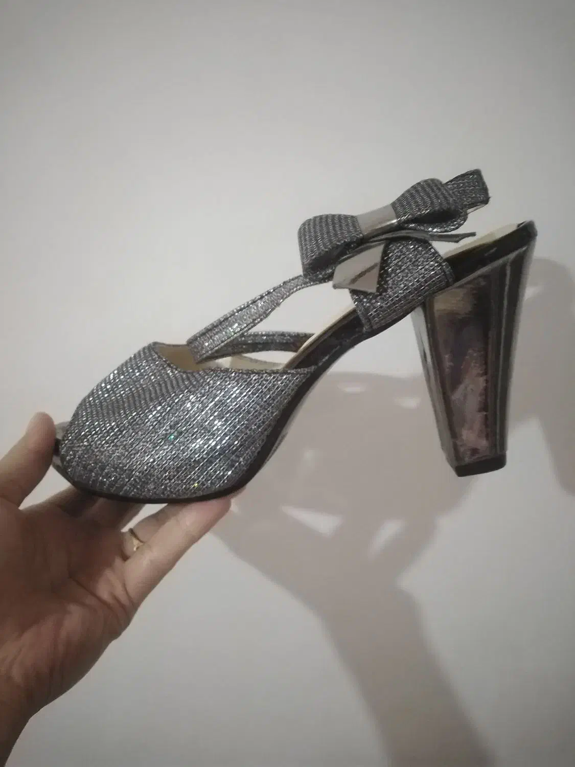 کفش مجلسی|کیف، کفش، کمربند|گرمخان, |دیوار