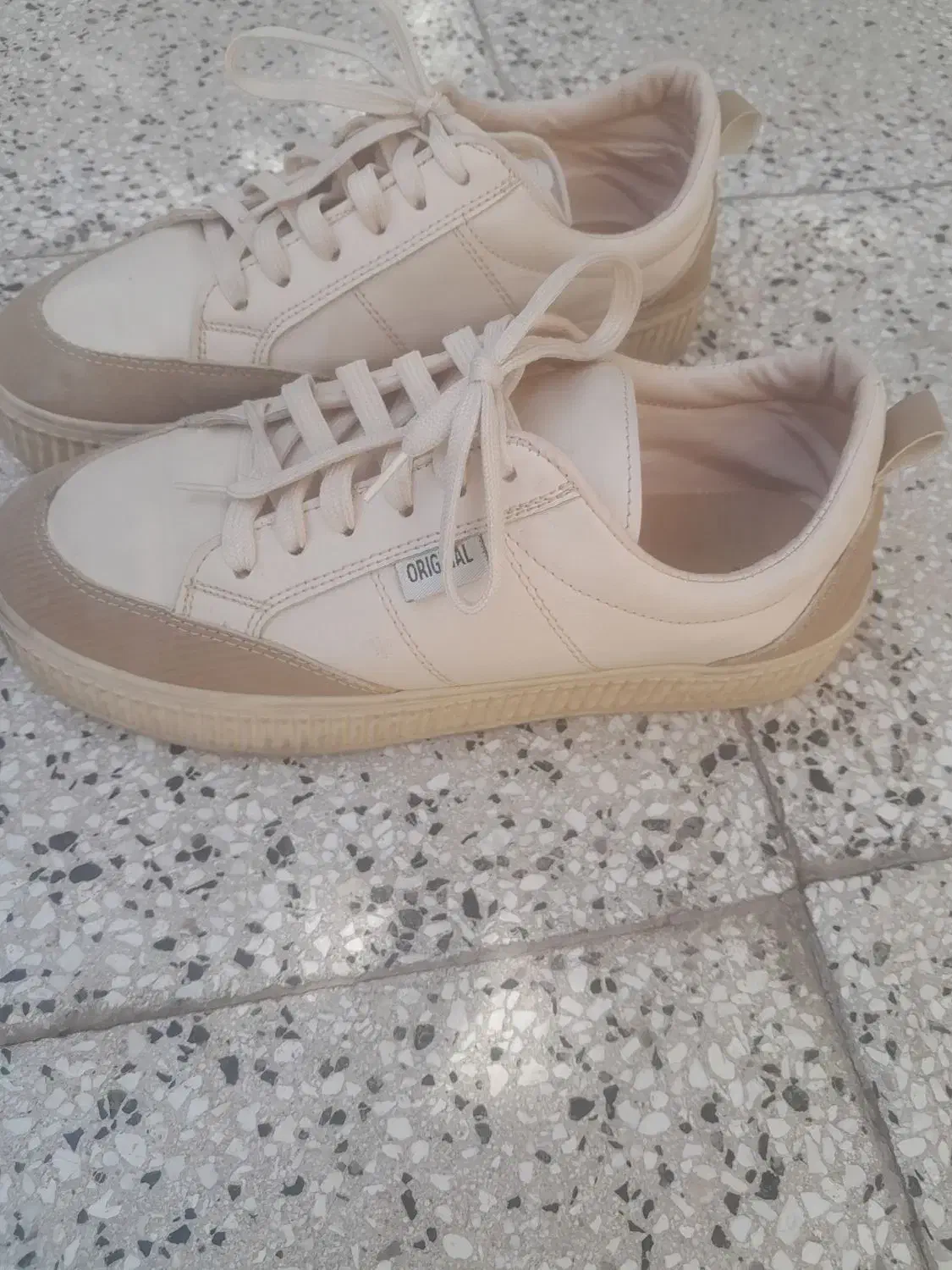 کفش|کیف، کفش، کمربند|نیشابور, مازول|دیوار