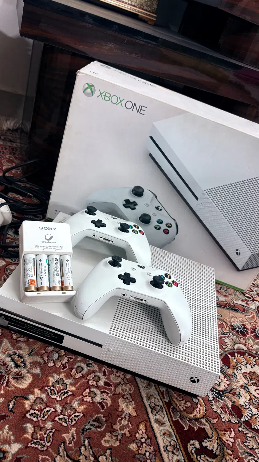 Xbox one s 1T|کنسول، بازی ویدئویی و آنلاین|اصفهان, امامزاده اسماعیل|دیوار