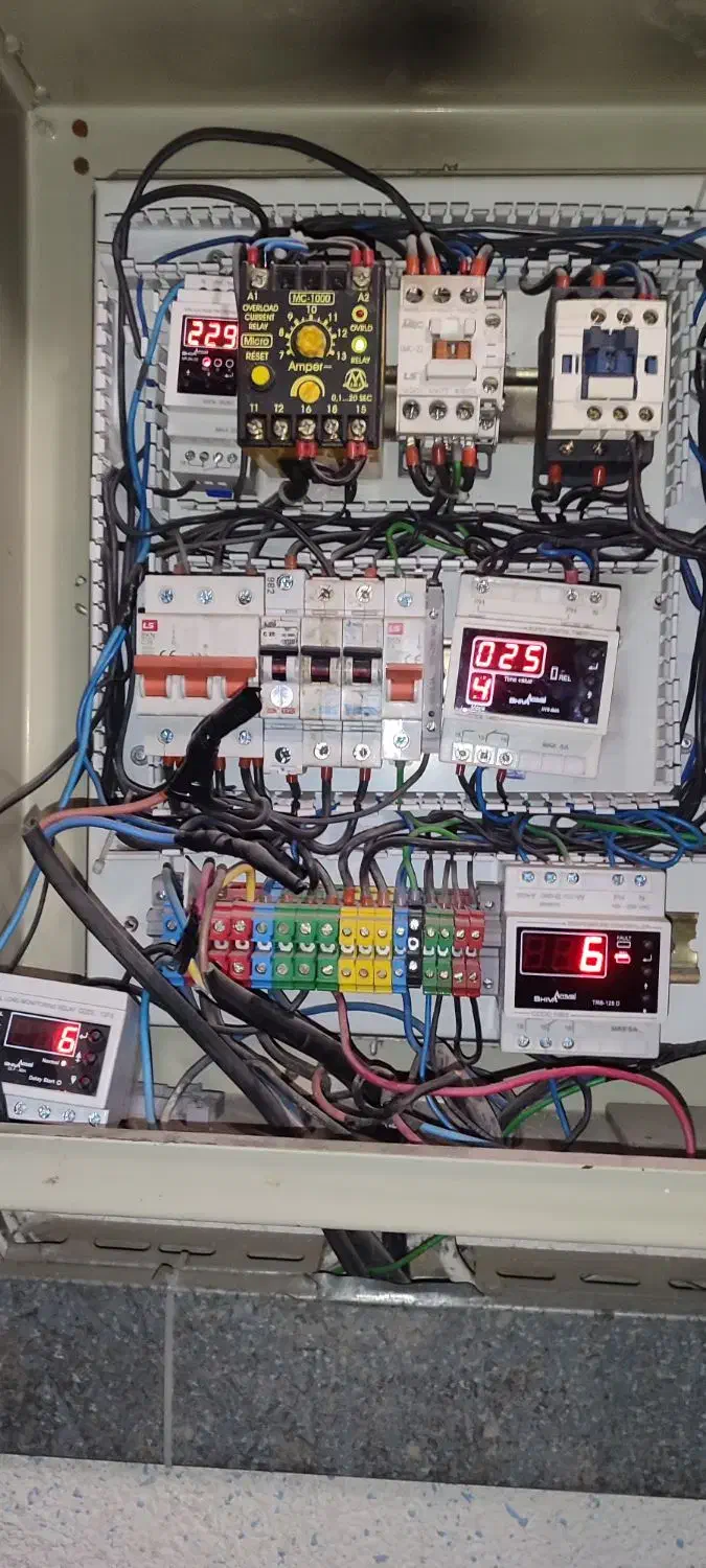 برقکار برق کار ماهر رفع اتصالی شبانه روزی|خدمات پیشه و مهارت|مشهد, کوه سنگی|دیوار