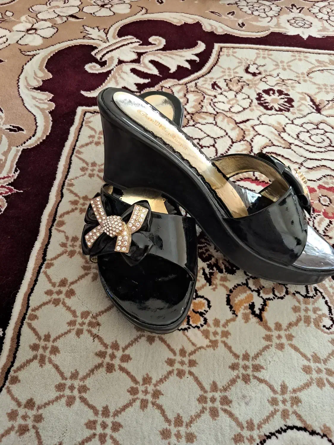 صندل|کیف، کفش، کمربند|مسجد سلیمان, |دیوار