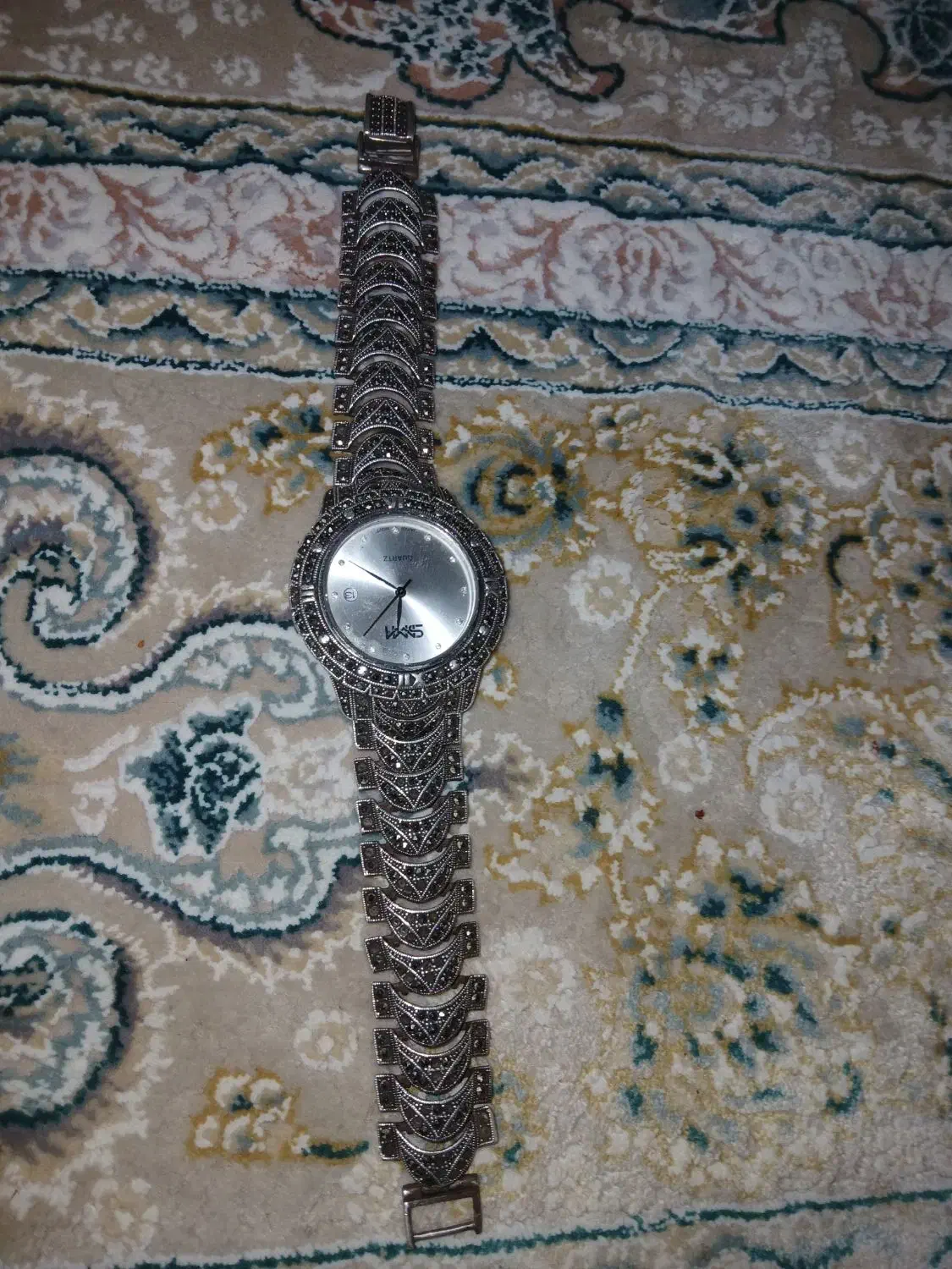 ساعت نقره ایتالیا|ساعت|ری, شهادت|دیوار