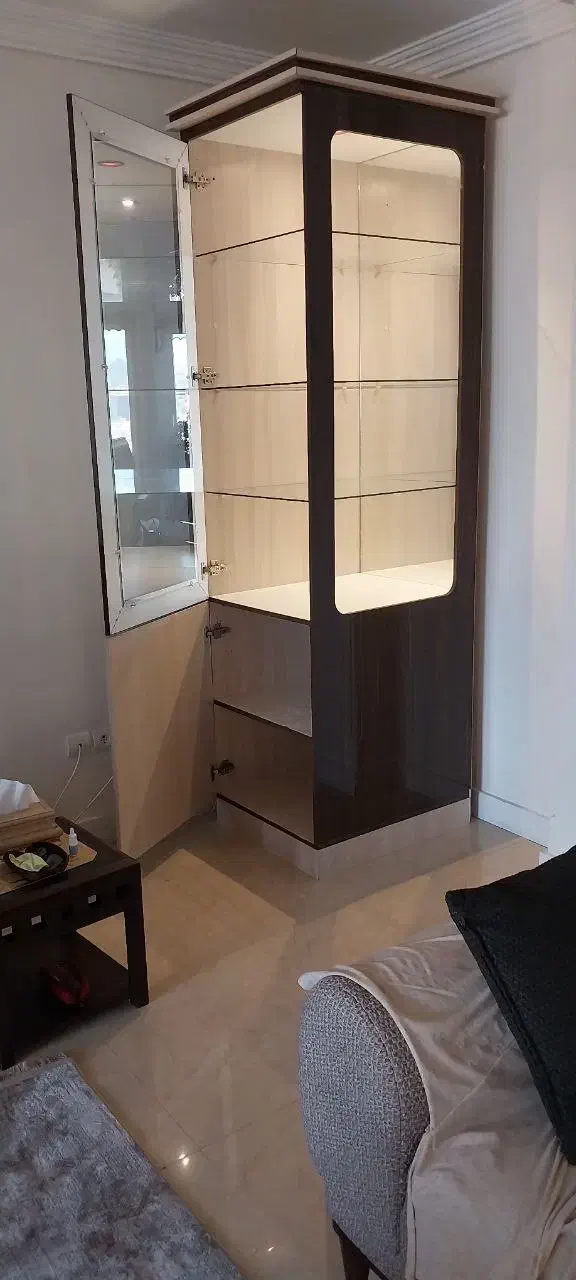 بوفه/ویترین شیشه‌ای ۴ طبقه با نور مخفی|بوفه، ویترین، کنسول|گرگان, |دیوار