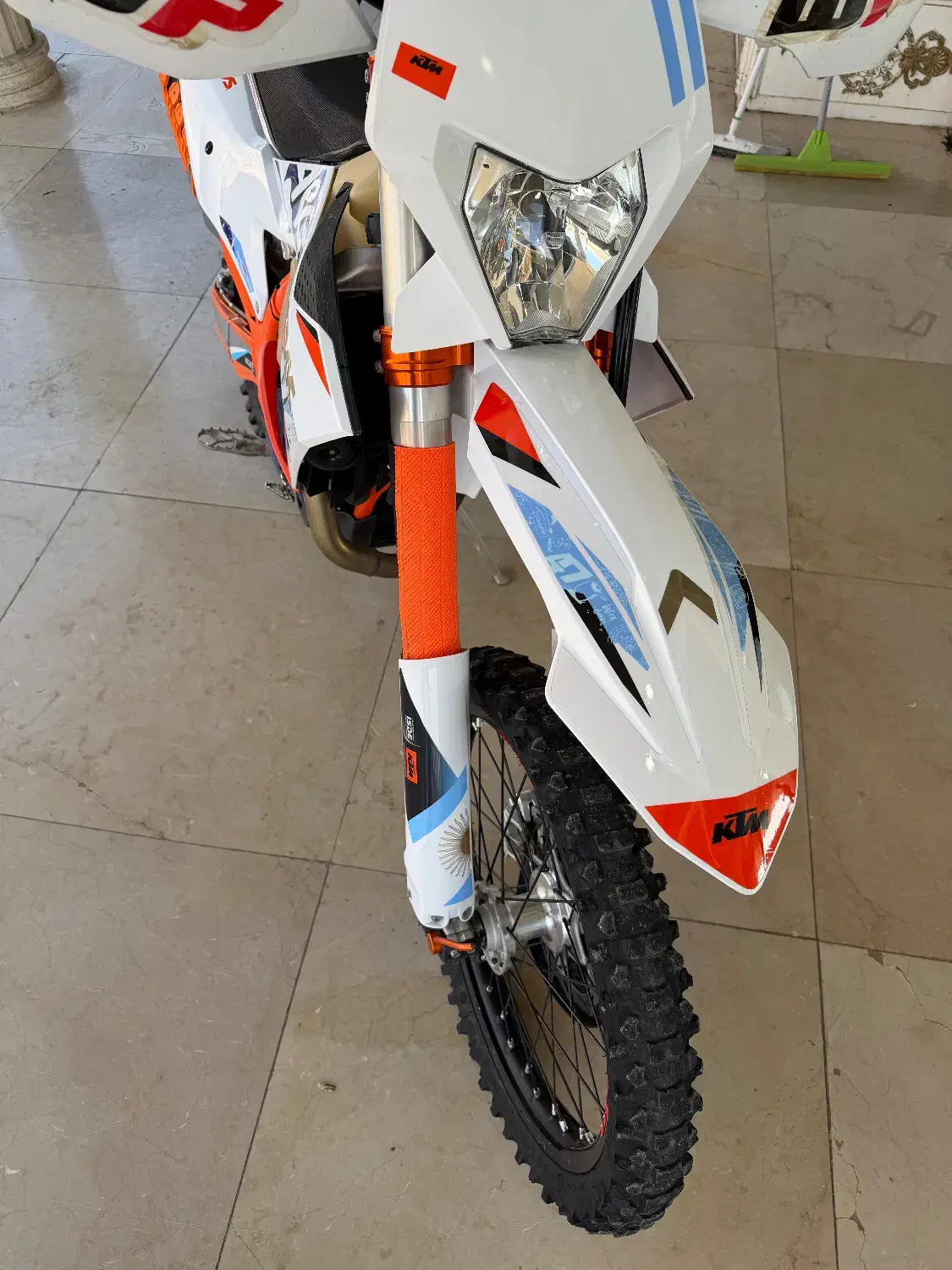 کی تی ام ۳۵۰|موتورسیکلت|دماوند, دماوند|دیوار