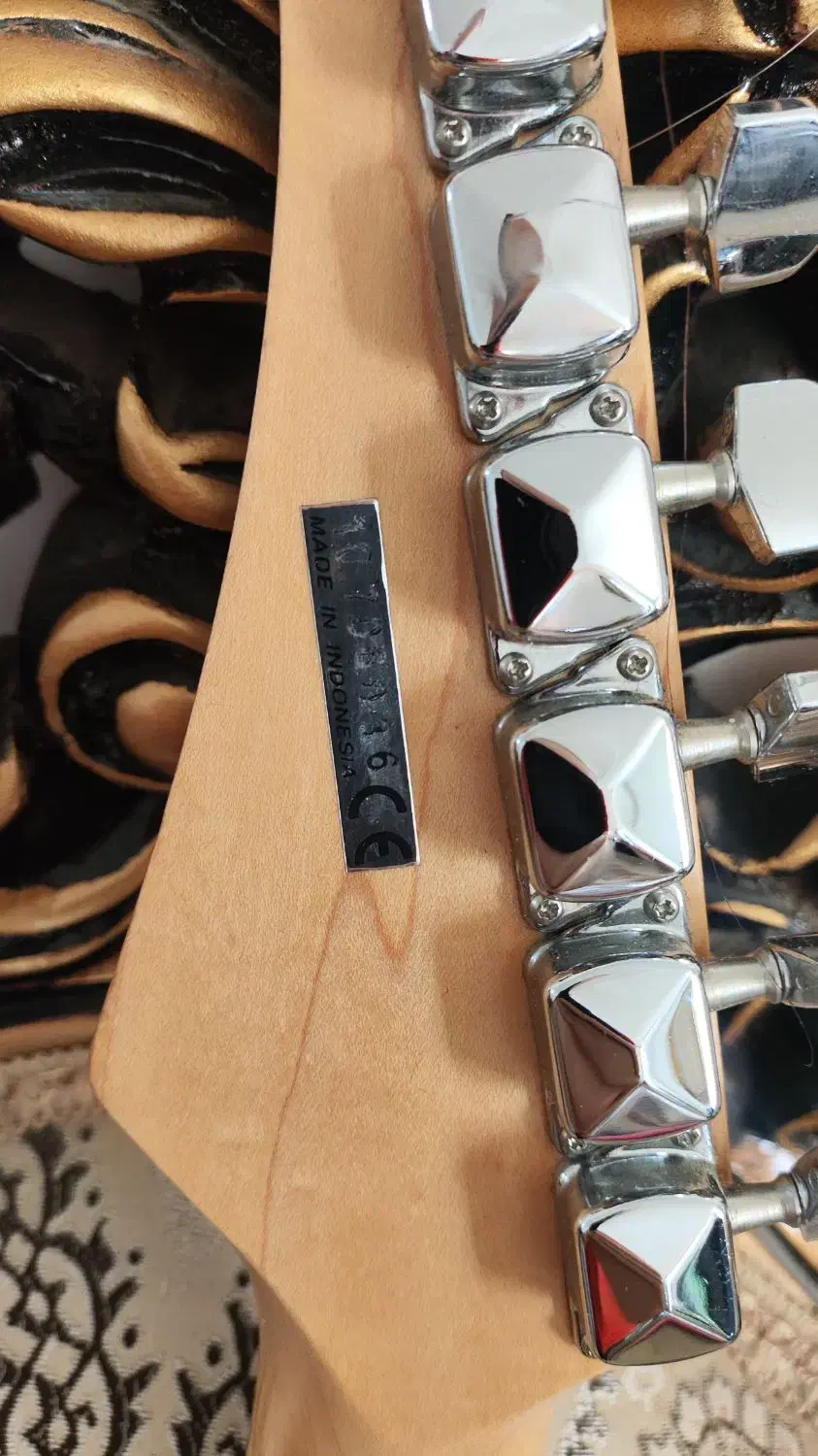 گیتار الکتریک|گیتار، بیس، امپلیفایر|ارومیه, |دیوار