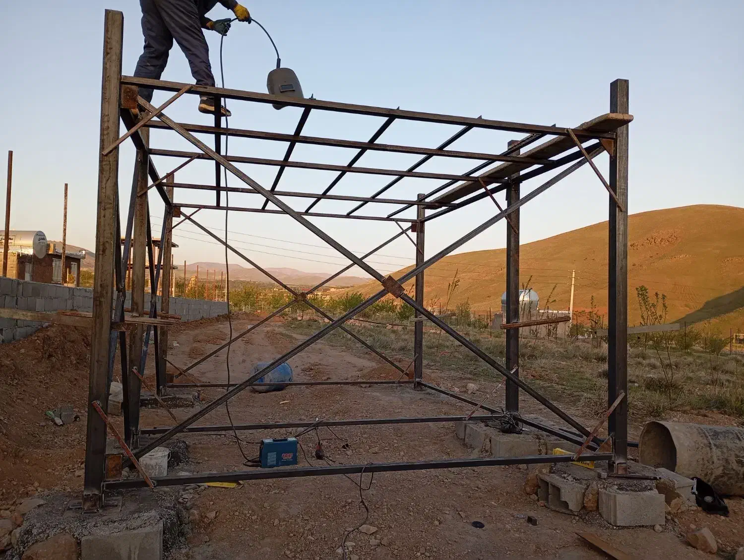 جوشکار ،اسکلت، ایزوگام، درب ،پنجره|خدمات پیشه و مهارت|قزوین, |دیوار