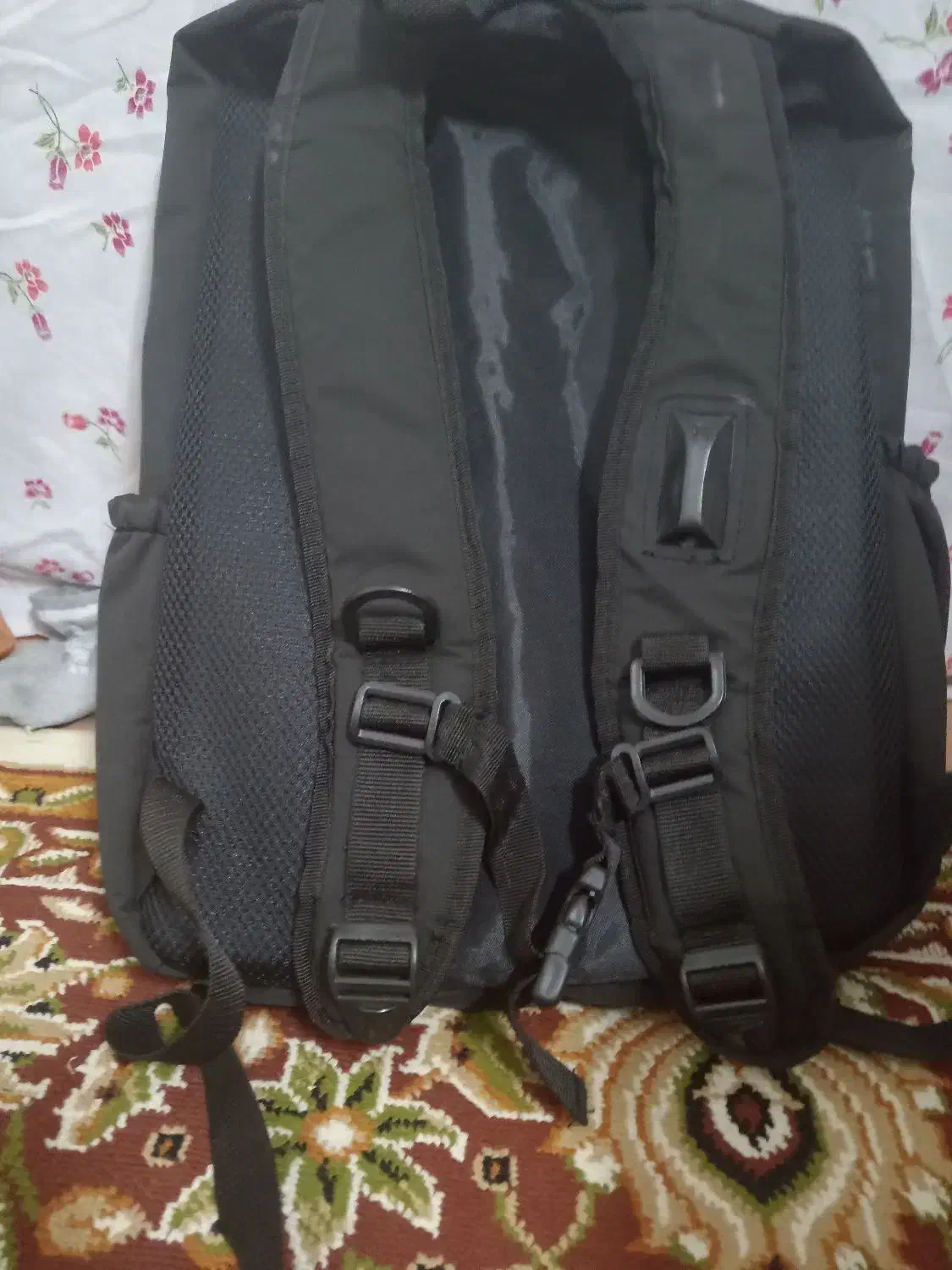 کوله‌پشتی|کیف، کفش، کمربند|نیشابور, پنجراه|دیوار