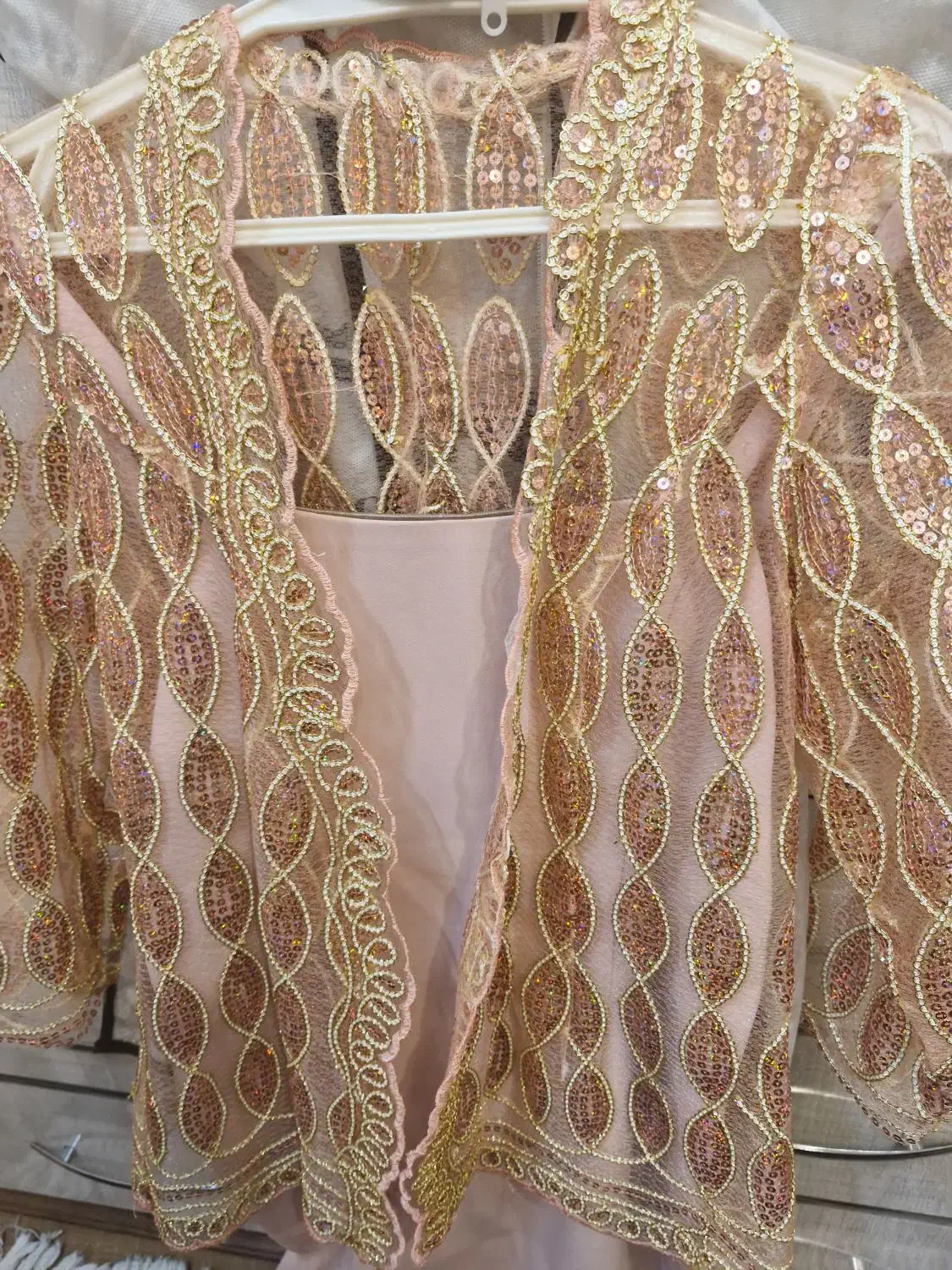 پیراهن|لباس|مشهد, کارمندان دوم|دیوار