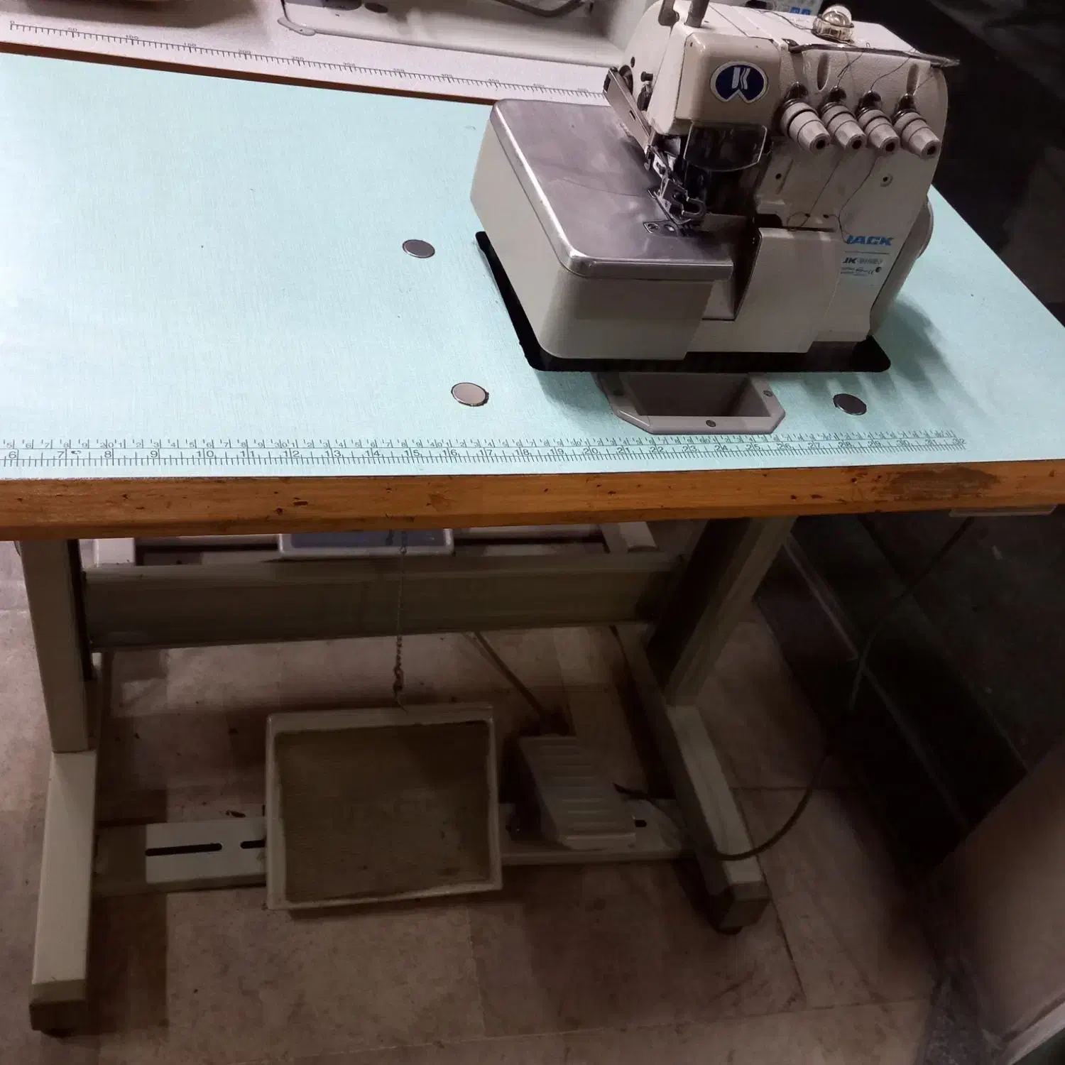 چرخ راسته و چرخ سردوز پنج نخ جک هردو سالم|چرخ خیاطی و ریسندگی|بروجرد, |دیوار