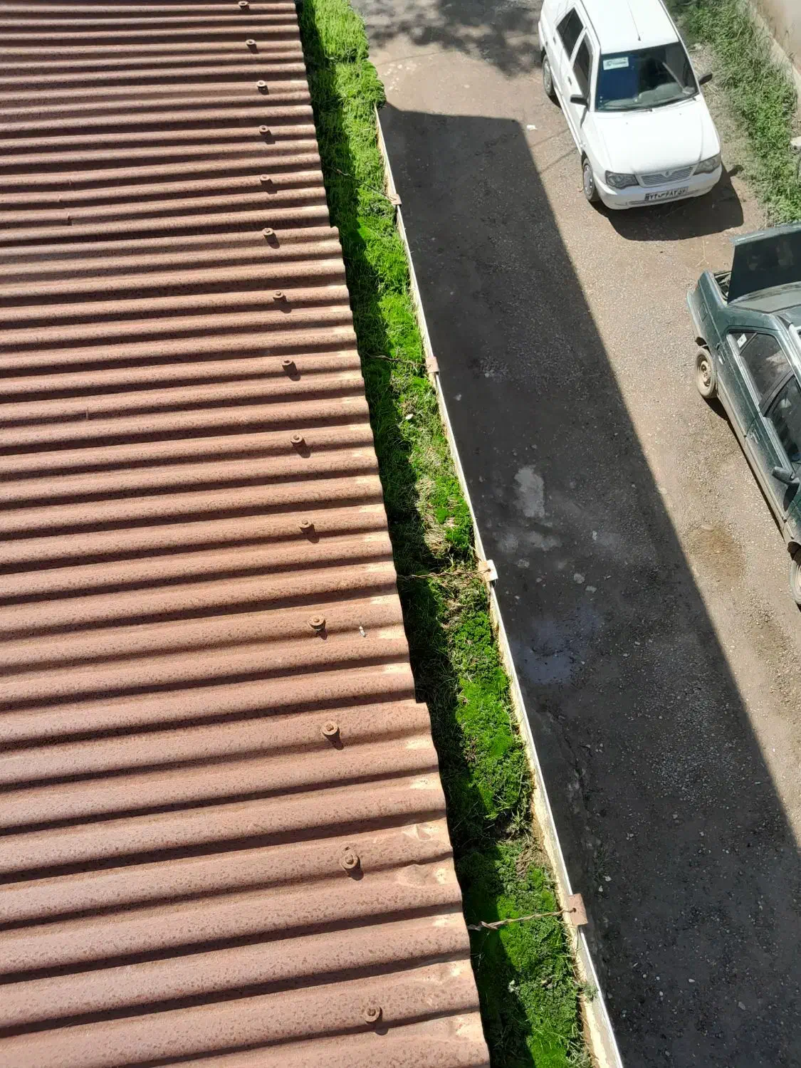 چکه گیری تمیز کاری ناودنی و ترمیم سربندی. .حلب|خدمات پیشه و مهارت|لاهیجان, آهندان|دیوار