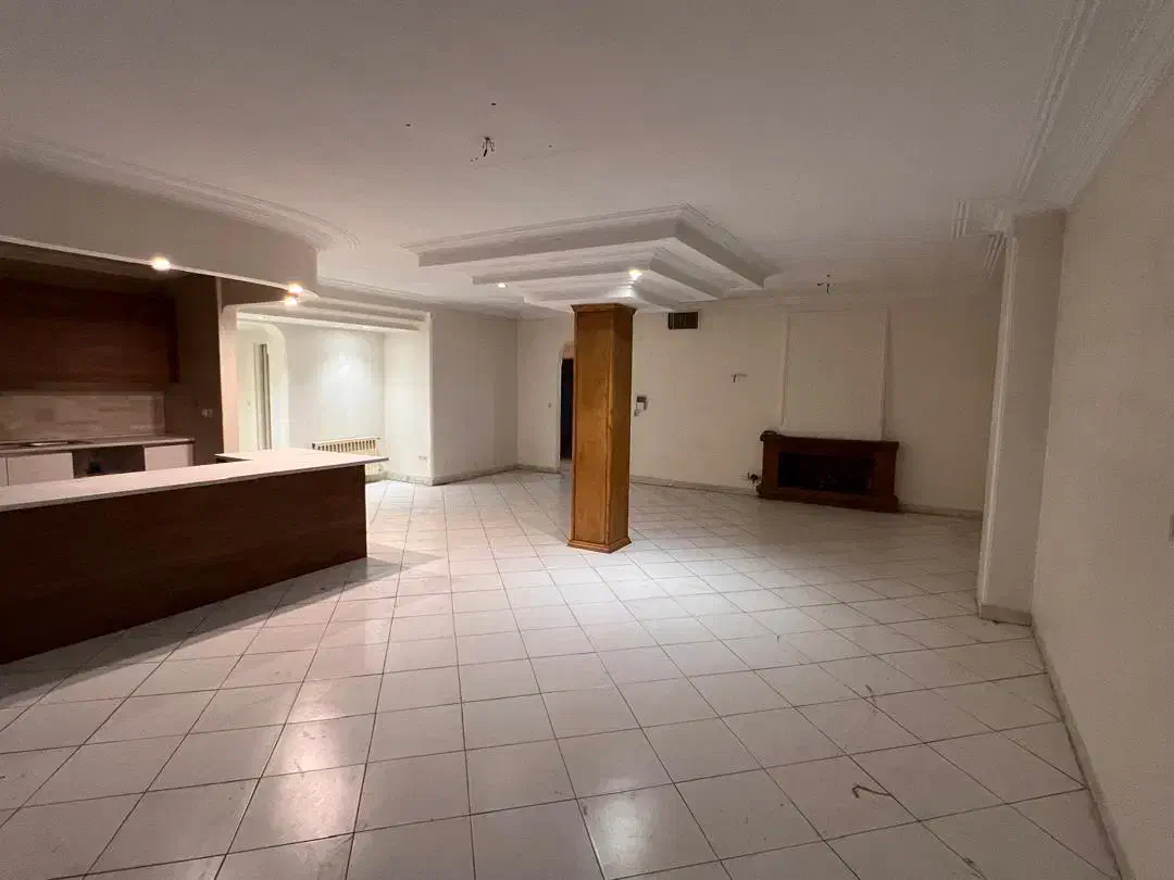 ۱۵۲ متر ۳ خواب بالای کاج غرق در نور