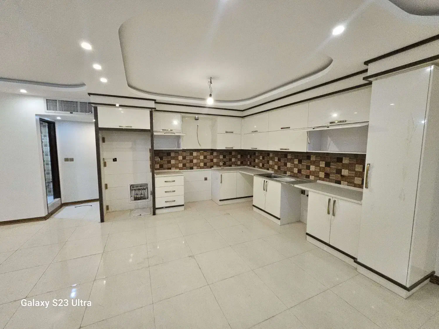 فروش آپارتمان ۱۶۰ متری خ برازنده کلیدنخورده|فروش آپارتمان|اصفهان, الهیه|دیوار