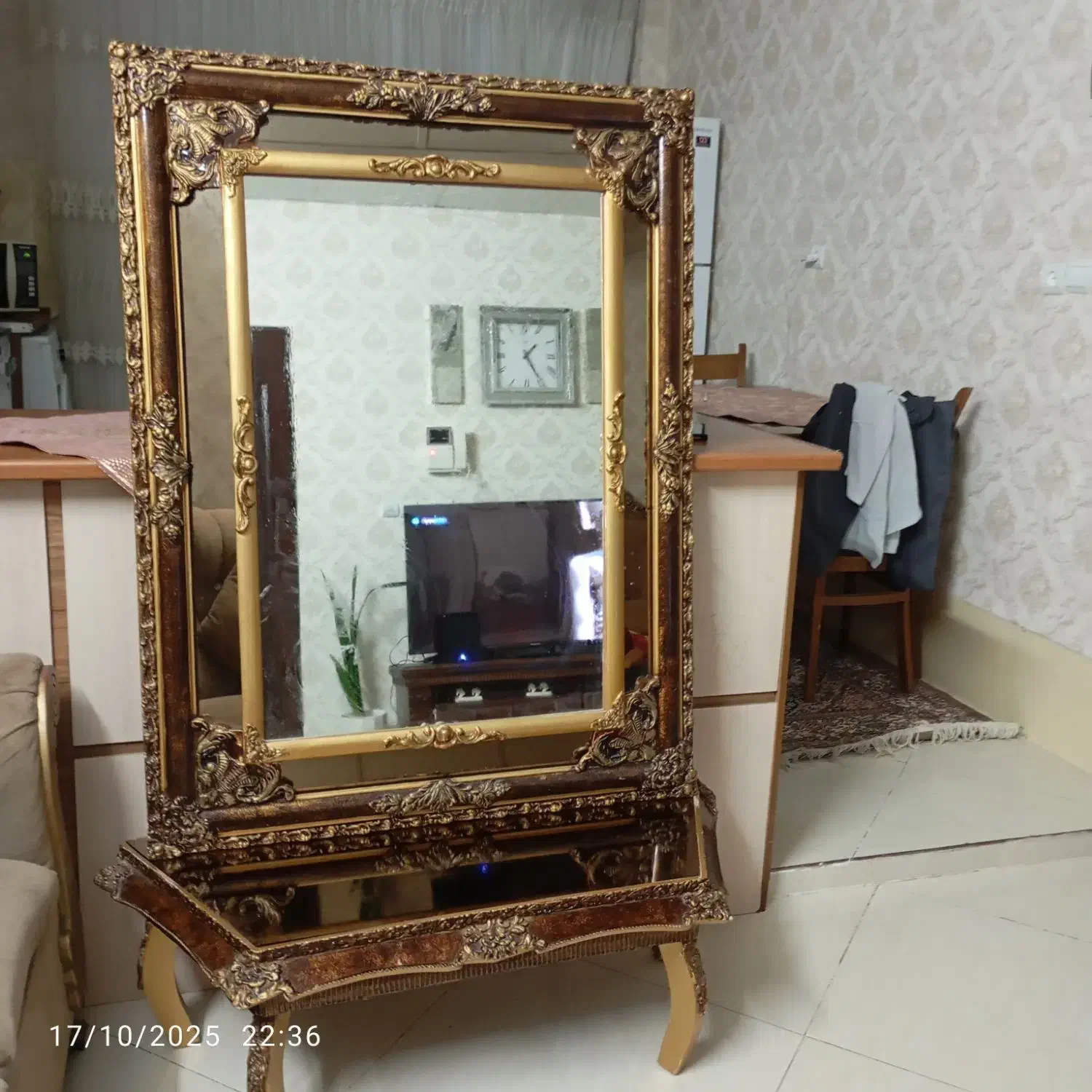 آینه|آینه|مشهد, رستگار|دیوار