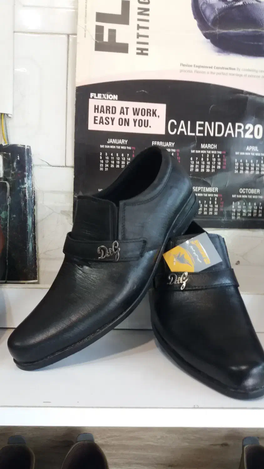 کفش برمودا|کیف، کفش، کمربند|اصفهان, شاهد|دیوار