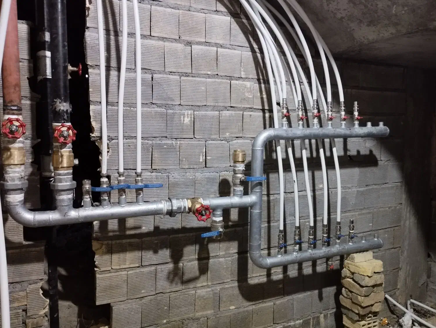 تاسیسات ساختمان. تعمیرات و نصب شیر آلات و رادیاتور|خدمات پیشه و مهارت|اصفهان, گلستان|دیوار