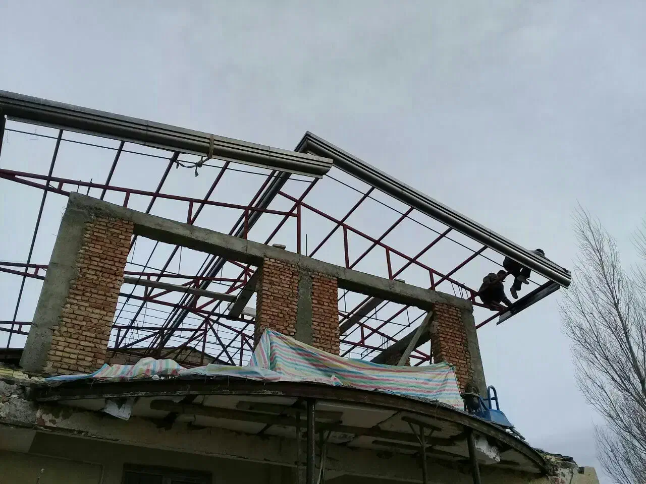 اجرای خرپا پوشش سقف نما لمبه|خدمات پیشه و مهارت|سراب, |دیوار