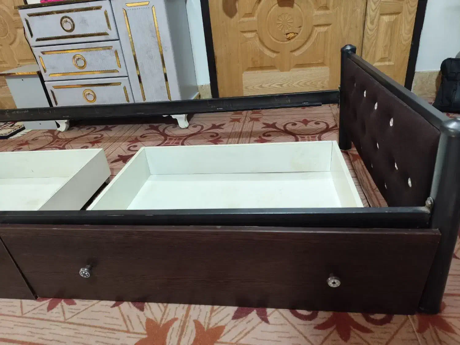 تخت خواب یک نفره|تخت و سرویس خواب|قم, شهرک امام حسن|دیوار