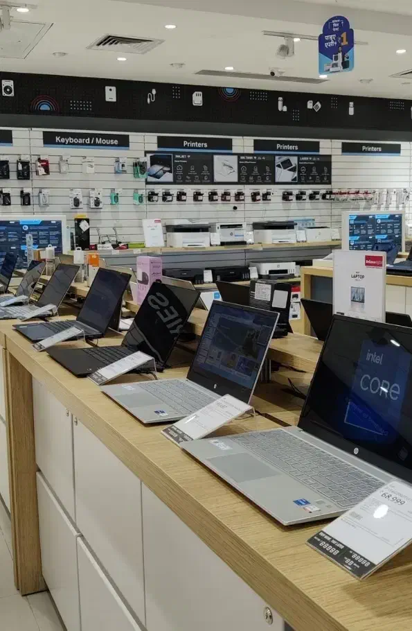 جذب نیروی همکار در دفتر فروش لپ تاپ و لوازم جانبی|استخدام رایانه و فناوری اطلاعات|قم, صفائیه|دیوار