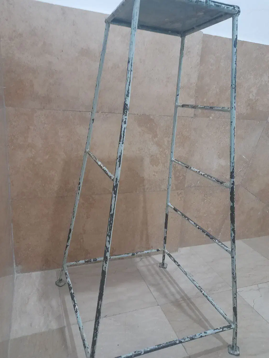 چهار پایه|ابزارآلات|نسیم‌شهر, |دیوار