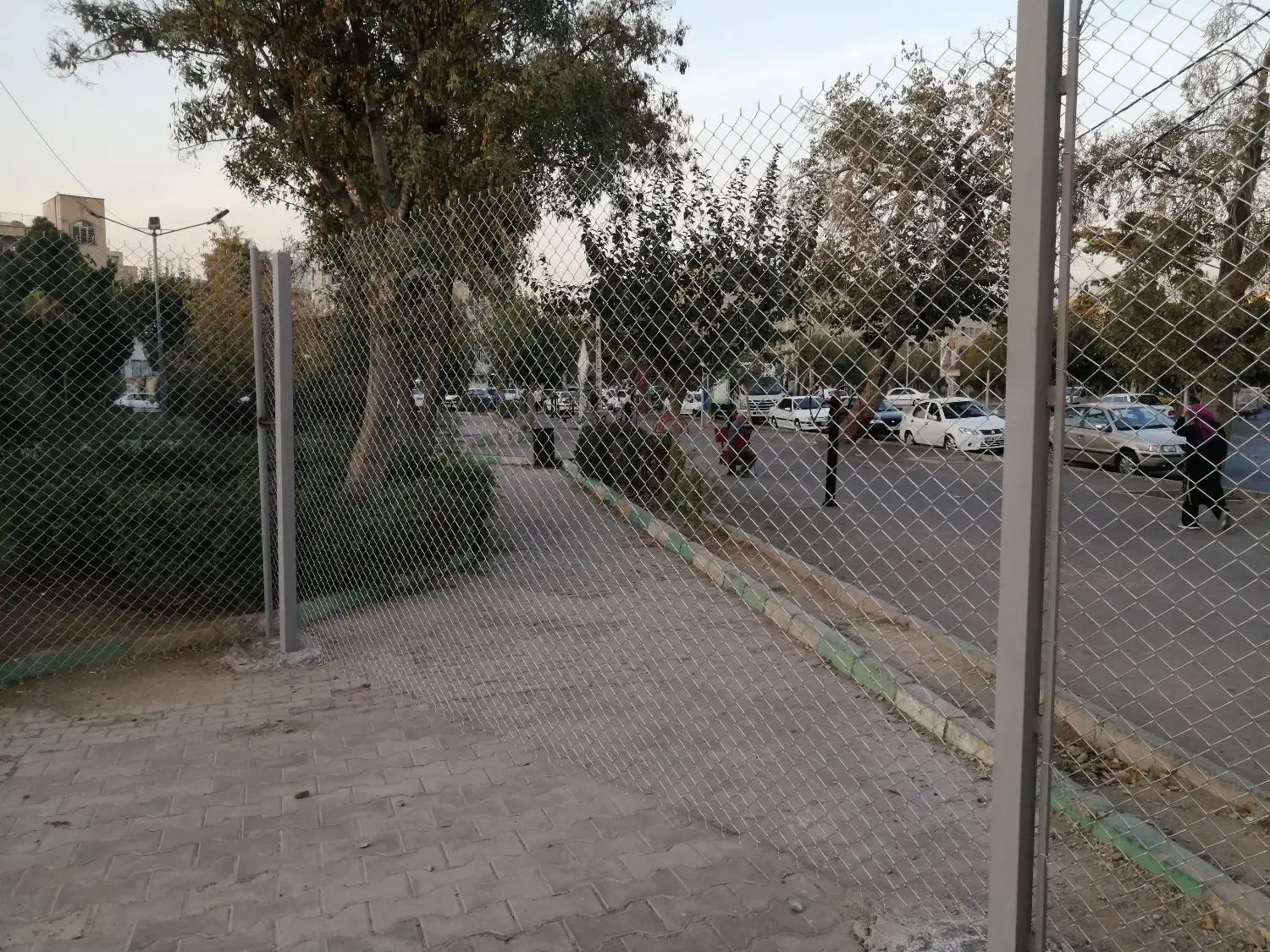 نگهبان شبانه روزی با جای خواب همراه نظافت و خدمات|استخدام سرایداری و نظافت|کرج, شهرک فهمیده|دیوار
