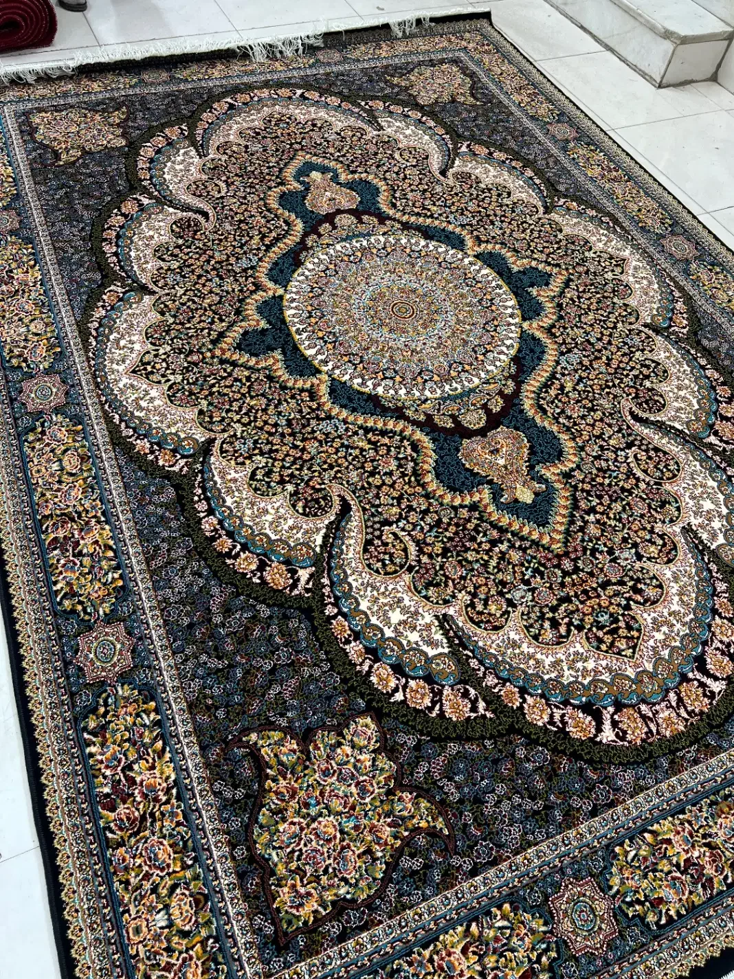 فرش ۷۰۰ شانه ۹ متری تالار آک ۲ تخته|فرش|اصفهان, ارزنان|دیوار