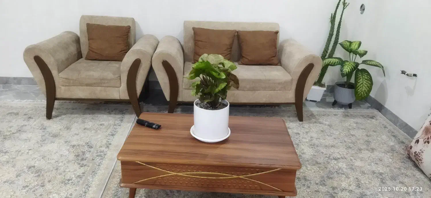 مبل کارکرده تمیز|مبلمان خانگی و میز عسلی|کوهمره, |دیوار