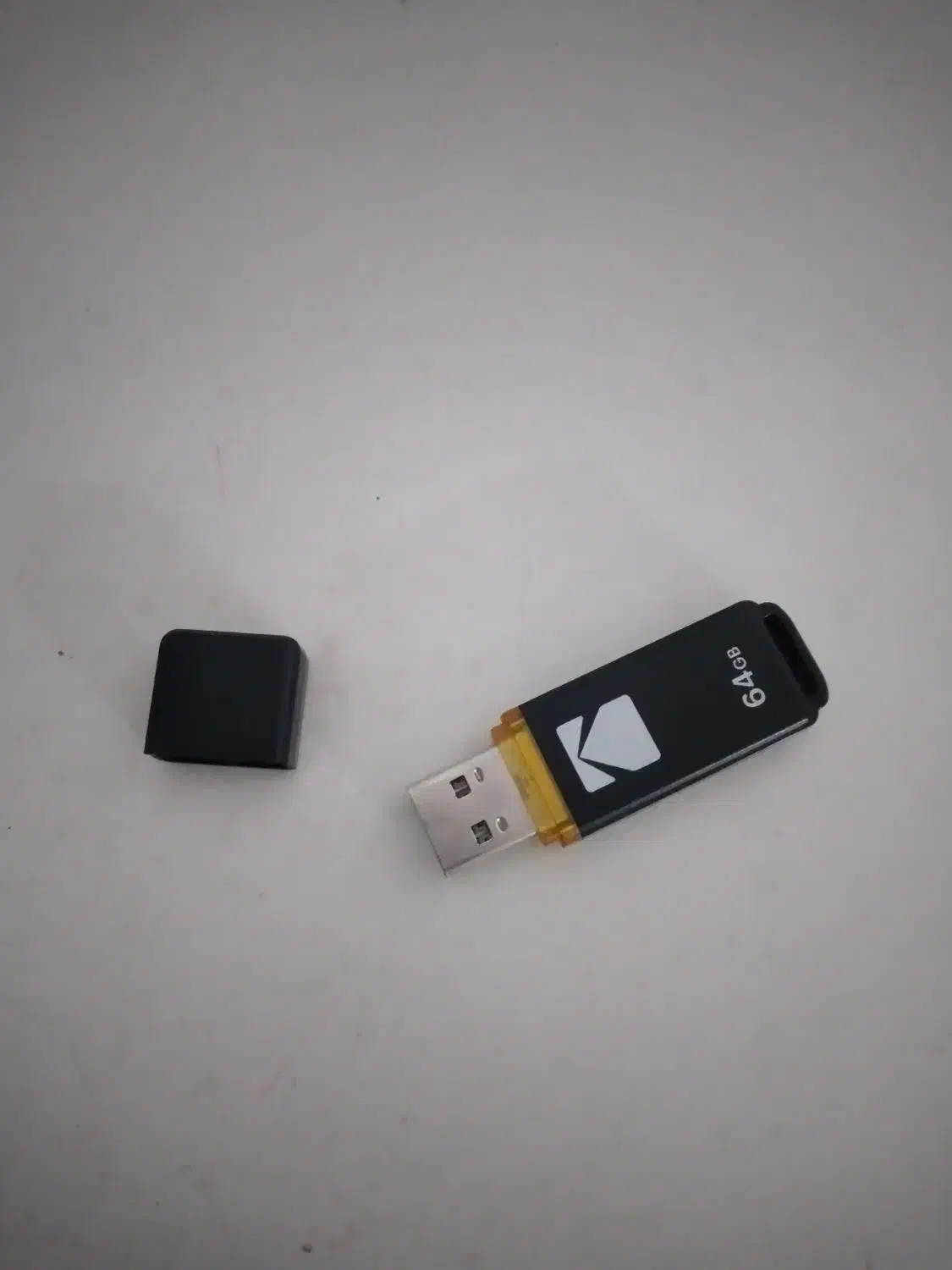 فلش ۶۴ گیگ|لوازم جانبی موبایل و تبلت|قم, شهرک مهدیه (مدرس)|دیوار