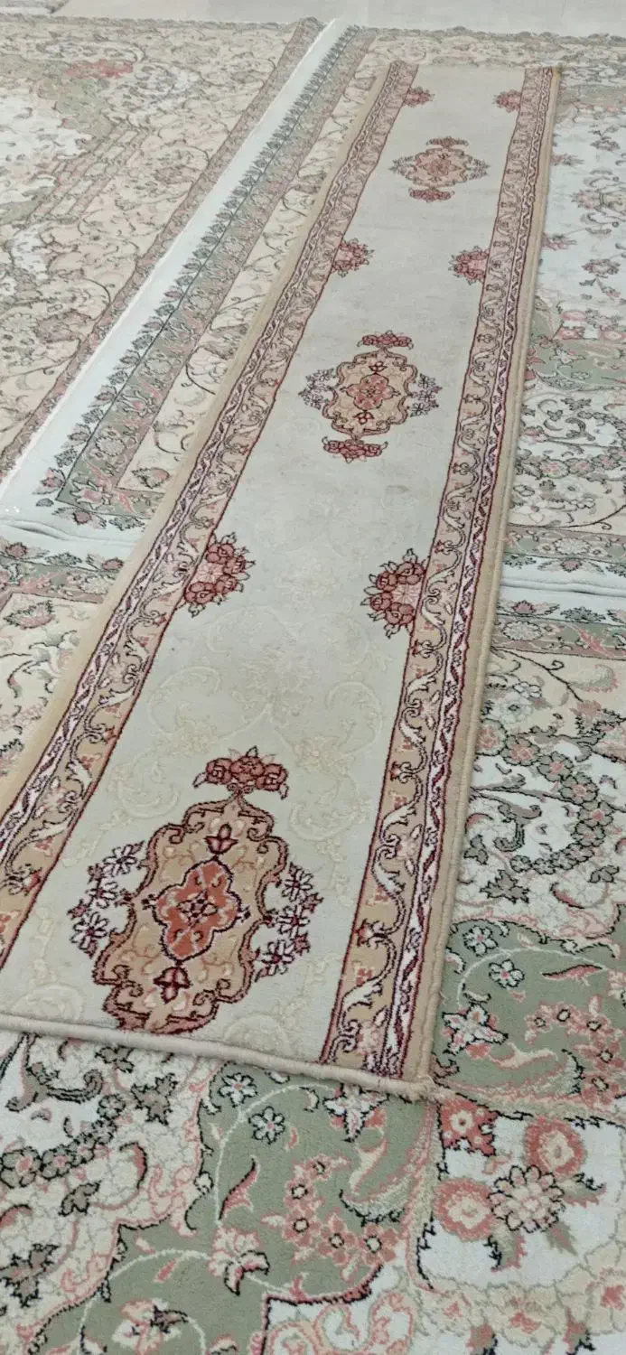 فرش کناره راهرو سالم تمیز بدون سوختگی پارگی|فرش|کرج, بنیاد|دیوار