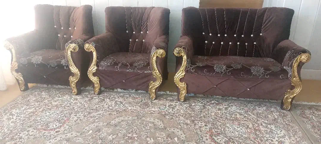 فروش مبل دسته دوم در حد نو با میز عسلی هفت نفر|مبلمان خانگی و میز عسلی|اردکان, |دیوار