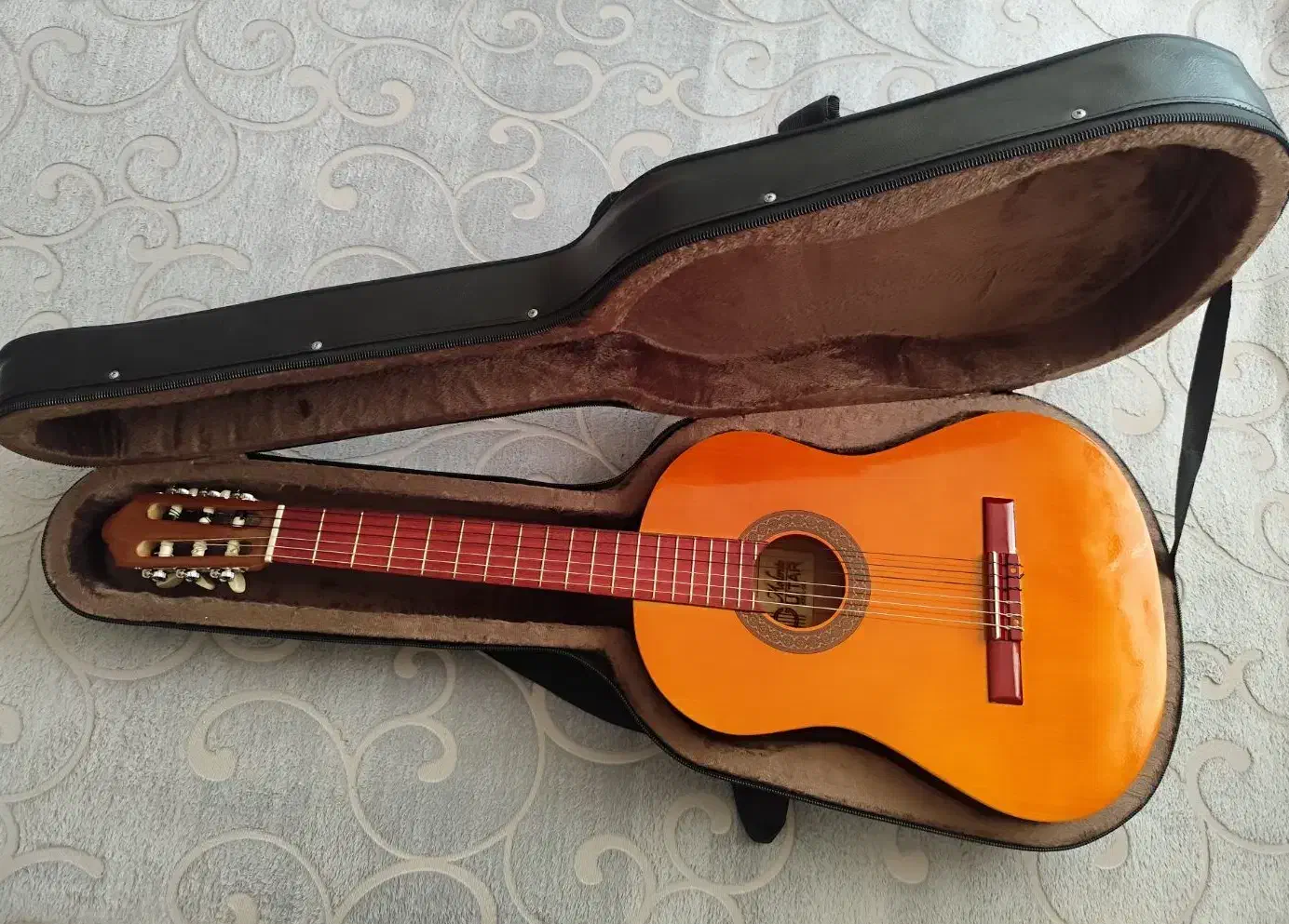 گیتار در حد نو|گیتار، بیس، امپلیفایر|شهرکرد, |دیوار