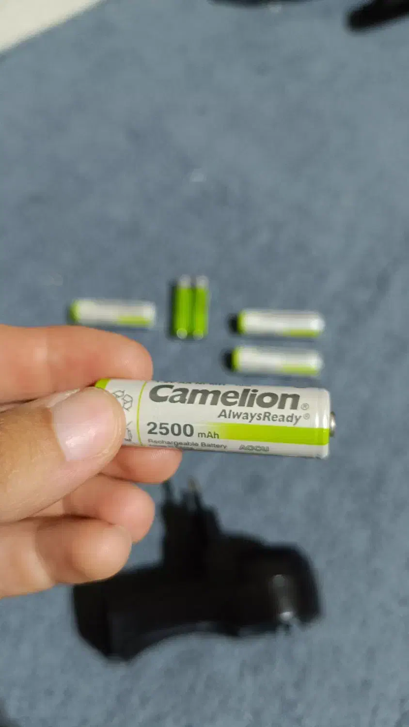 تعداد ۶ عدد باتری شارژی با شارژر باتری|لوازم جانبی موبایل و تبلت|بندرلنگه, |دیوار