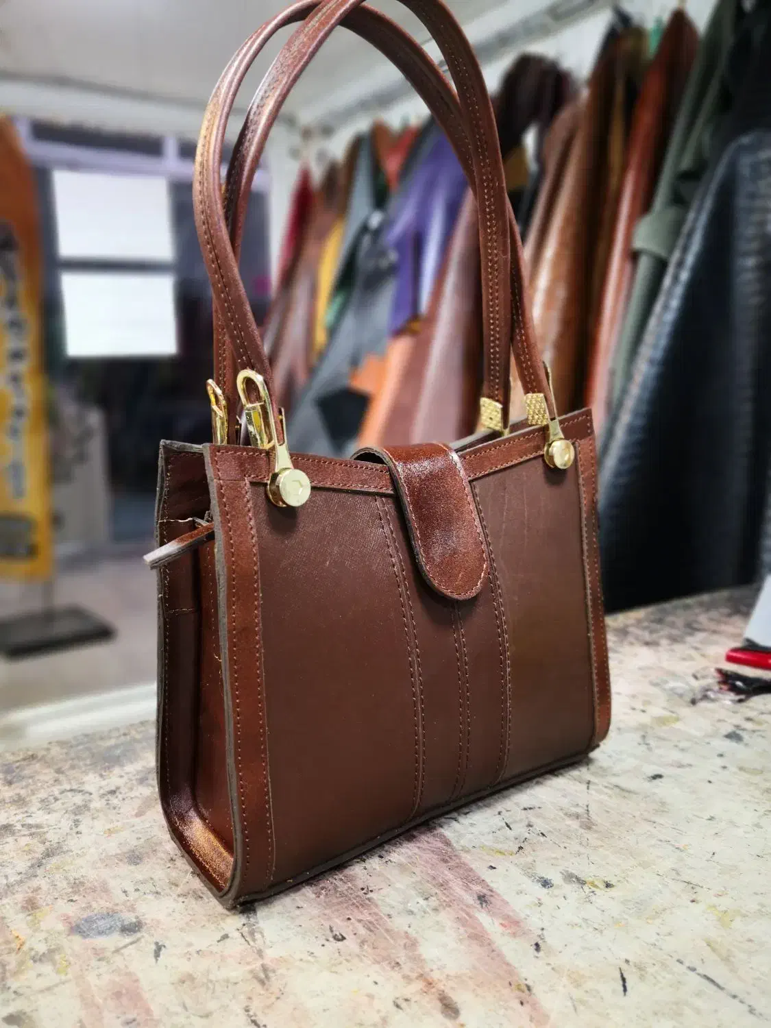 تولید کننده انواع محصولات چرم طبیعی|کیف، کفش، کمربند|سبزوار, قائم|دیوار