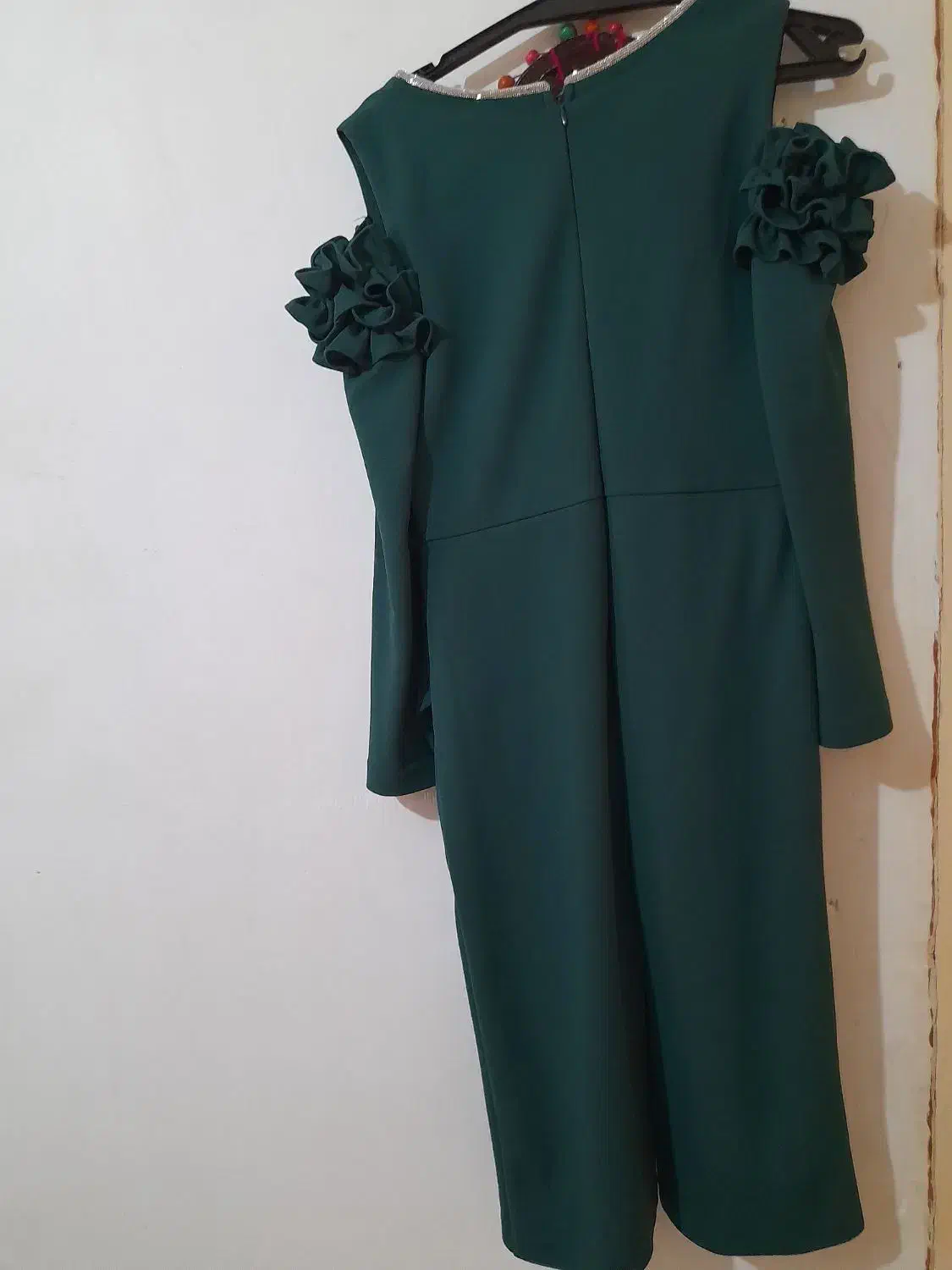 لباس مجلسی|لباس|تولم شهر, |دیوار