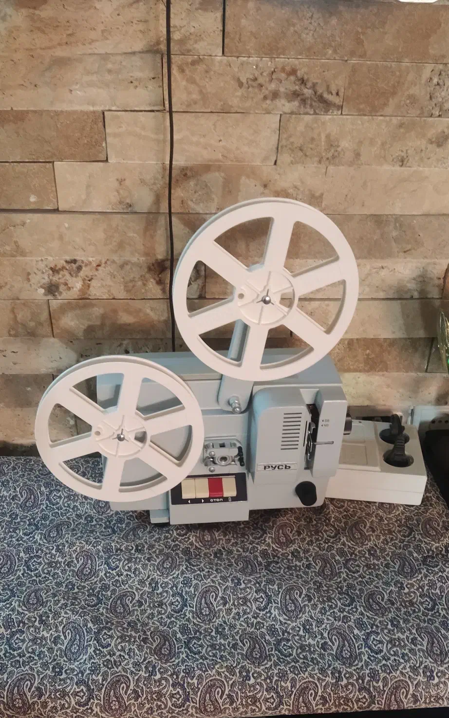 آپارات روسی اکبند|کلکسیون اشیاء عتیقه|قرچک, میرزائی شمالی|دیوار